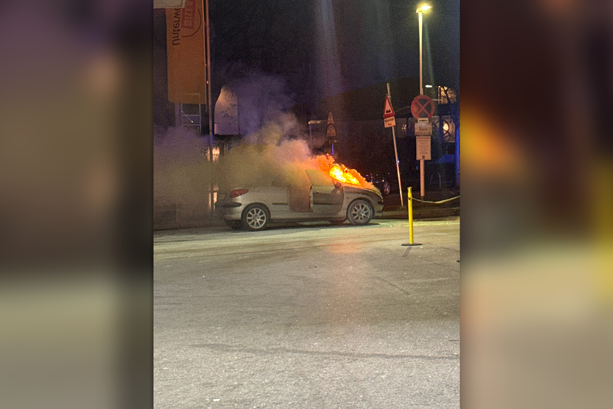 Heute.at - Flammen! Autobrand in Wien sorgt für Einsatz