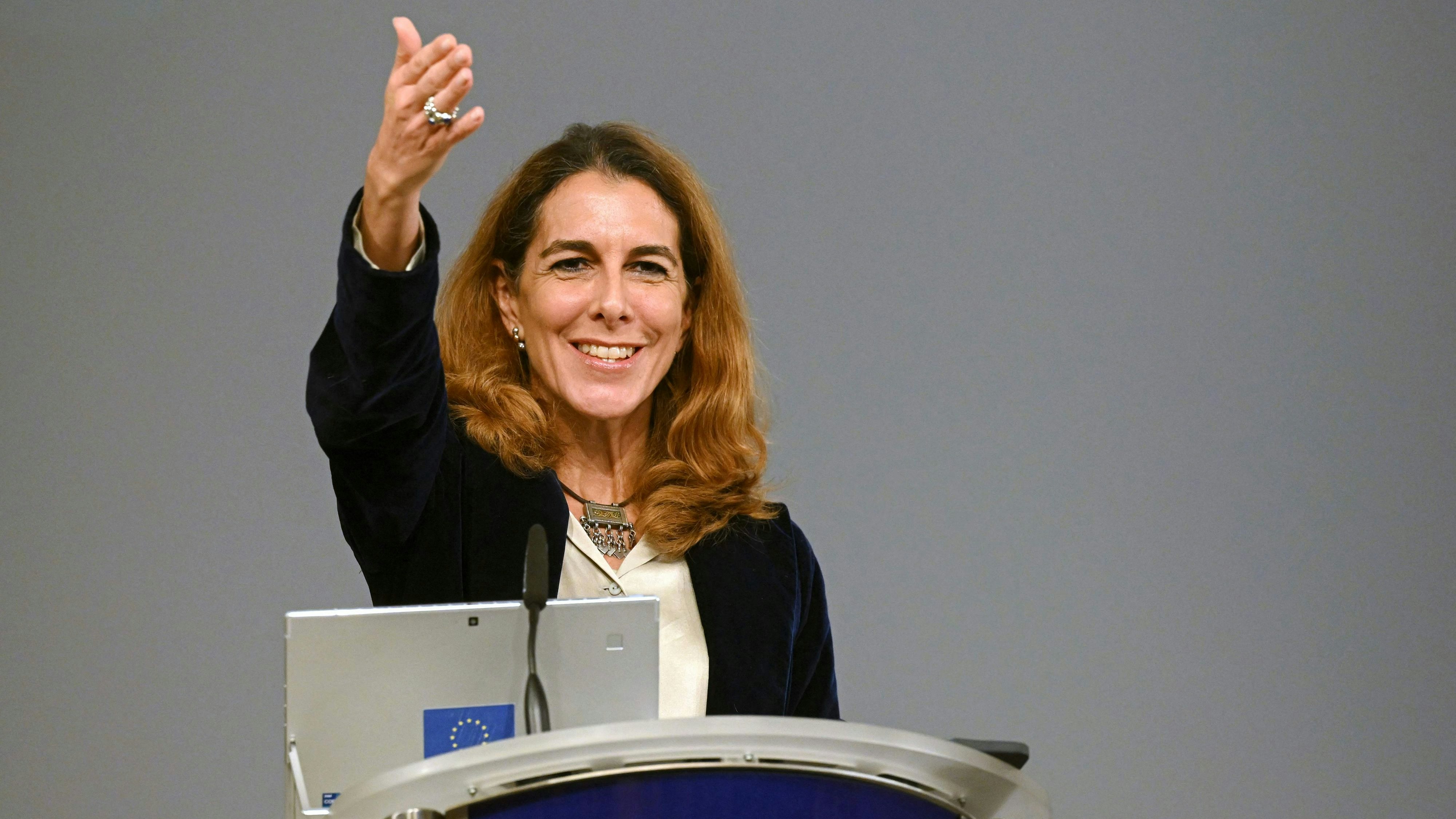 Kommissionssprecherin Paula Pinho während einer Pressekonferenz.