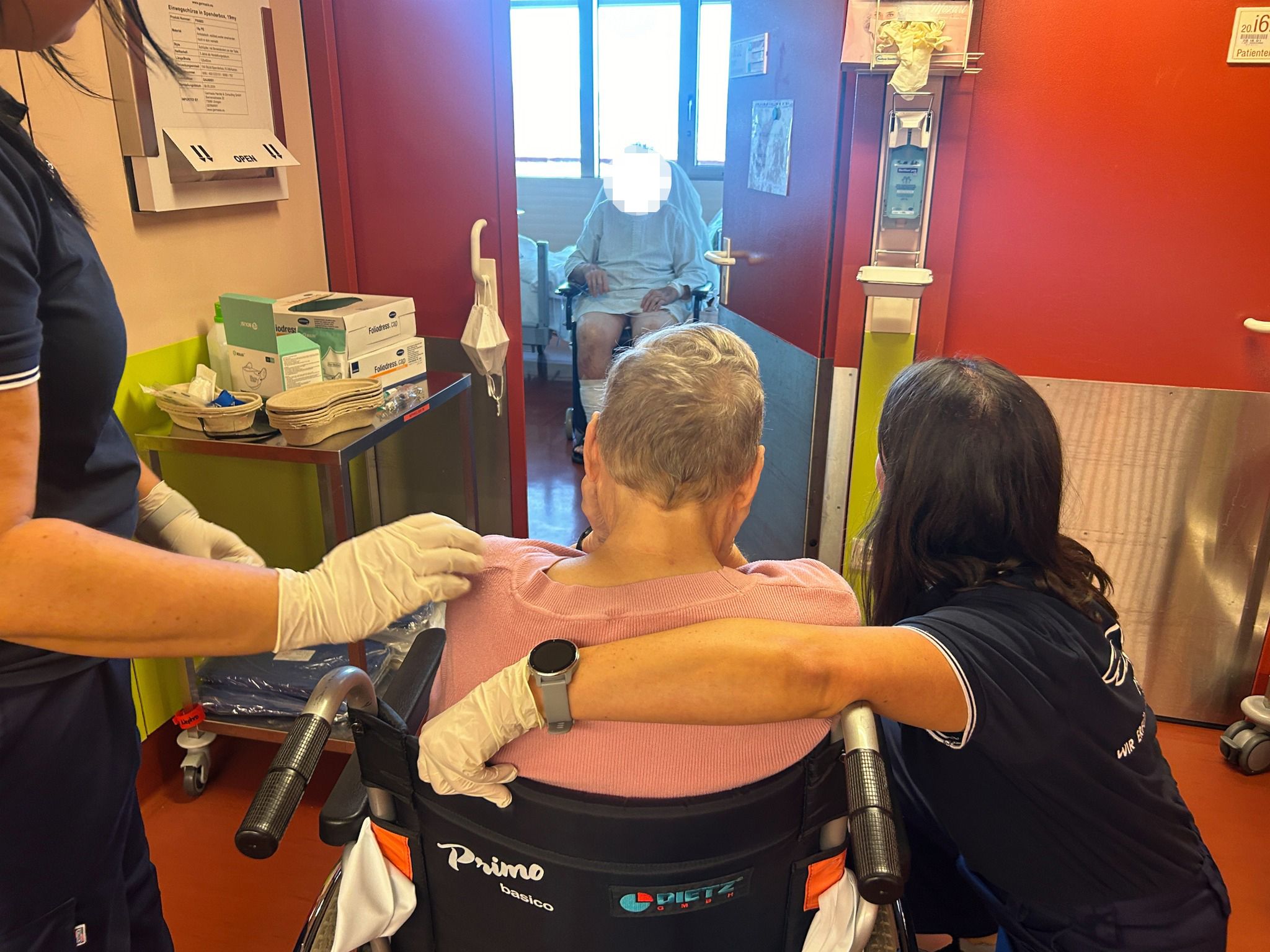 Regina (83) durfte ihren Bruder noch einmal treffen.