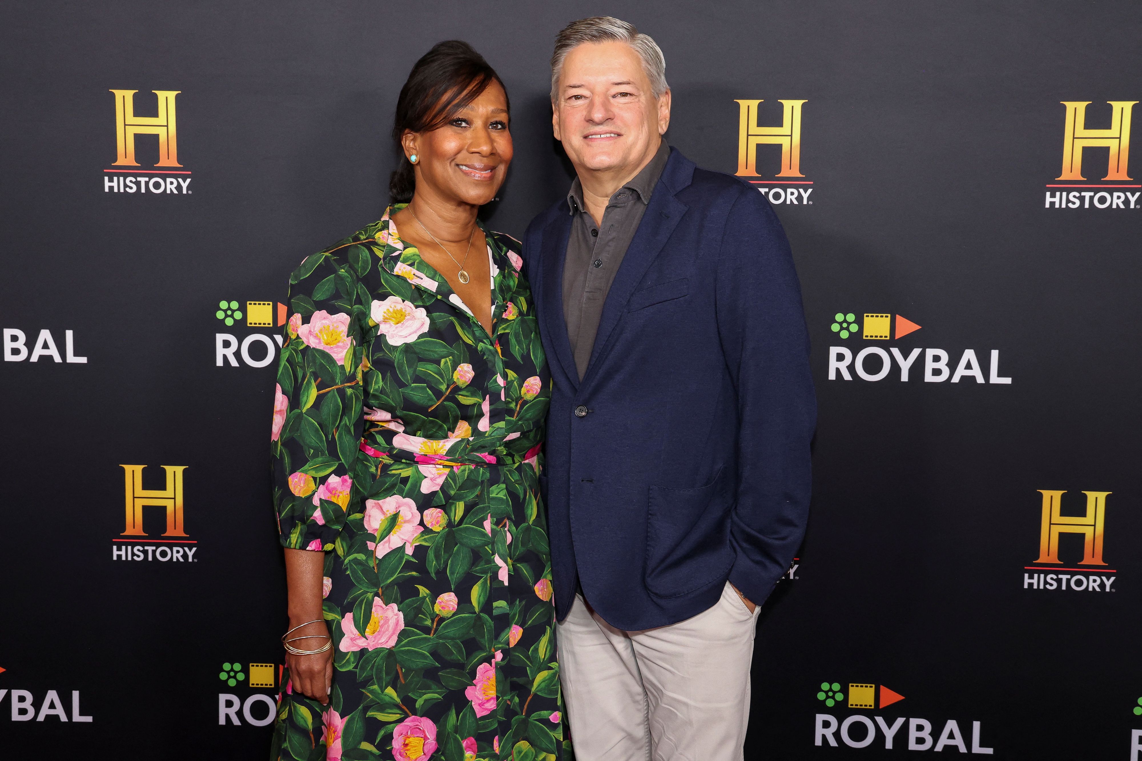 Netflix-Chef Ted Sarandos ist Spender der Demokraten; seine Frau Nicole Avant war während der Präsidentschaft von Barack Obama als Botschafterin tätig