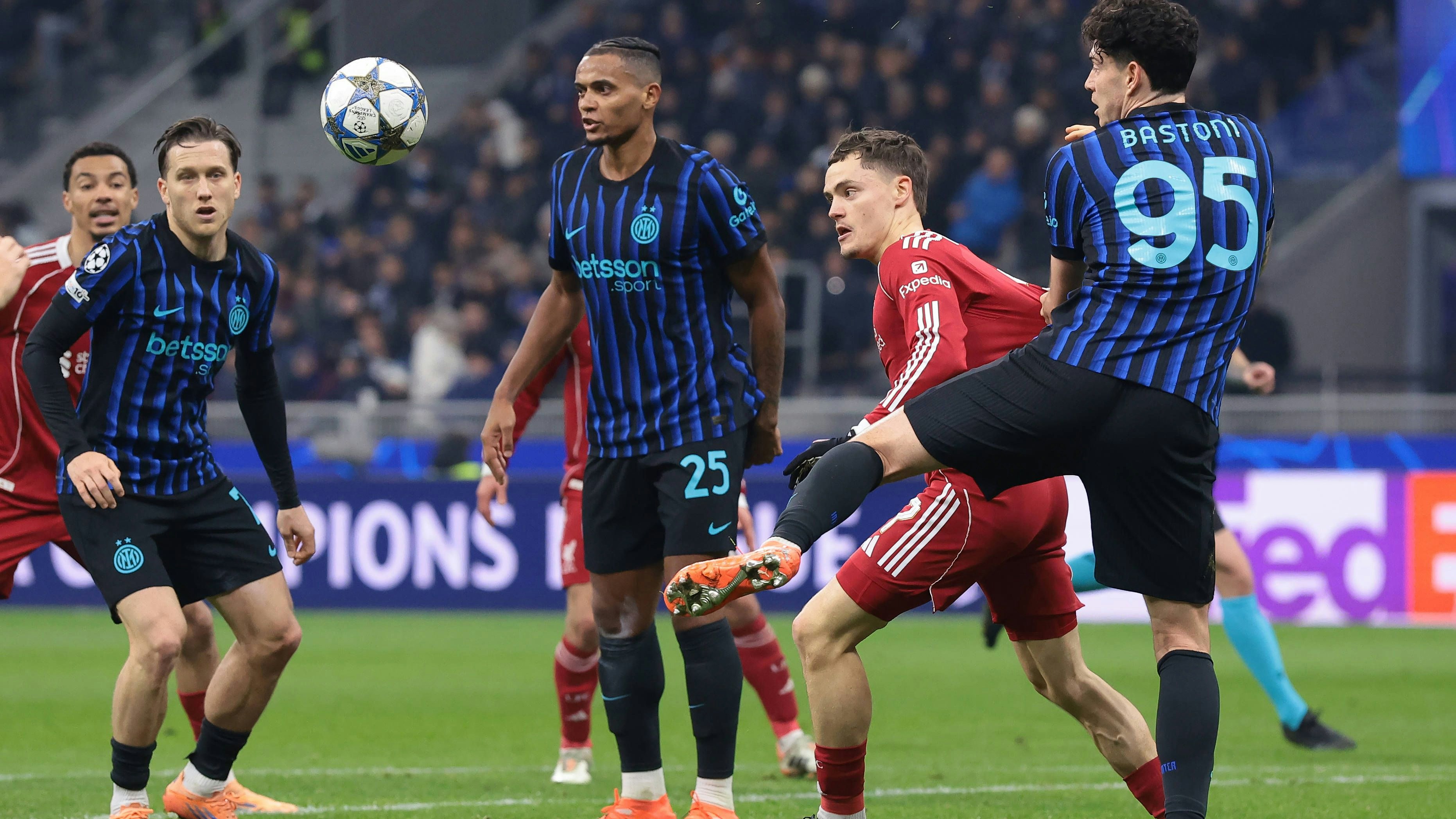 Heute.at - 1:0! Strittiger Elfer erlöst Liverpool gegen Inter