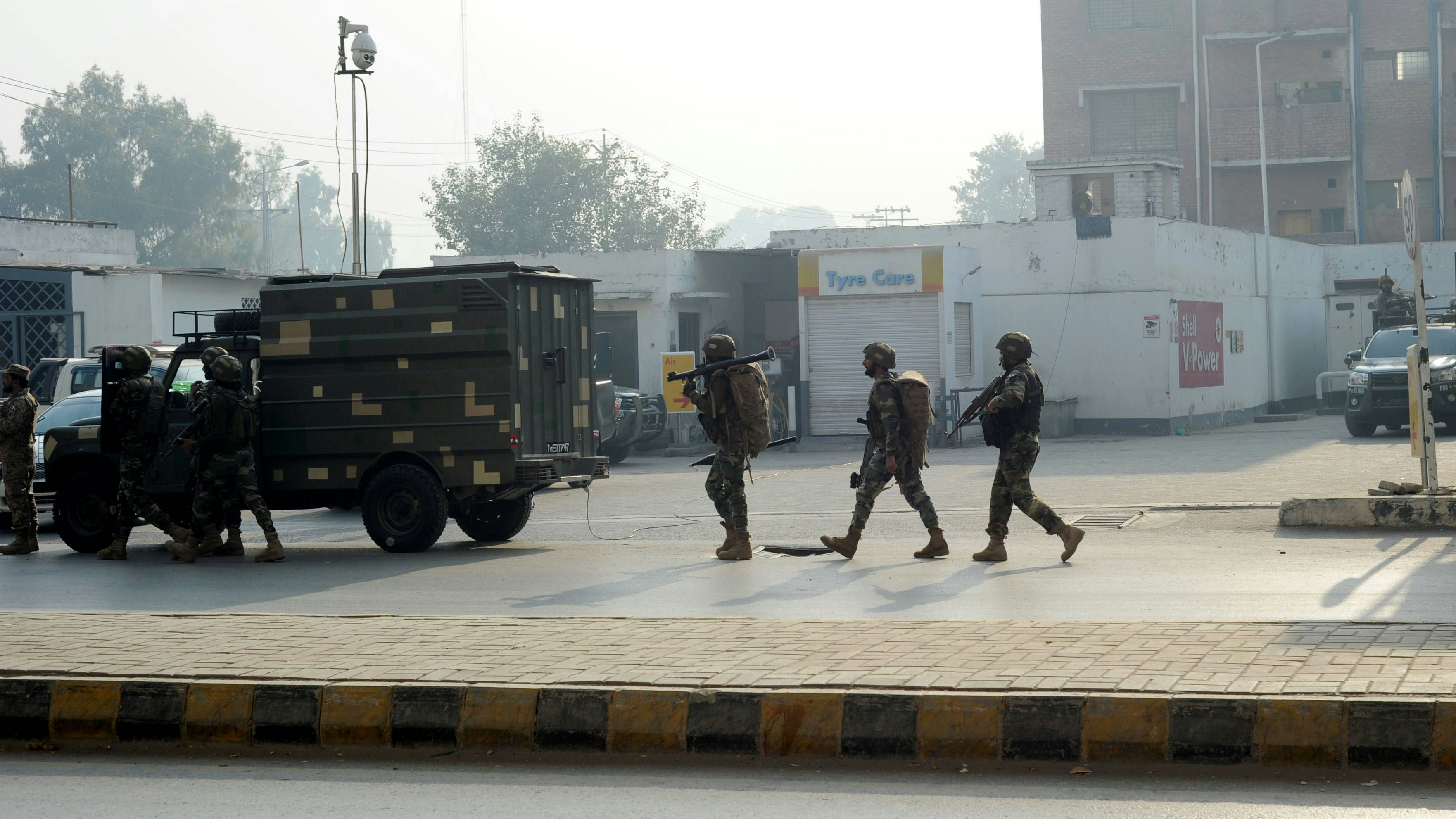 Heute.at - Sechs Soldaten bei Taliban-Angriff an Grenze getötet