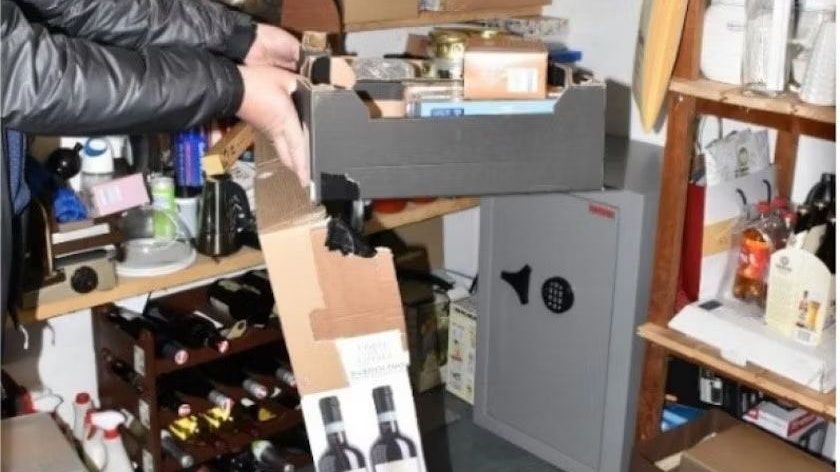 Der geheime Tresor, Hauptdarsteller des Prozesses, wurde hinter Kisten-Attrappen in einem ehemaligen Bunker-Raum entdeckt