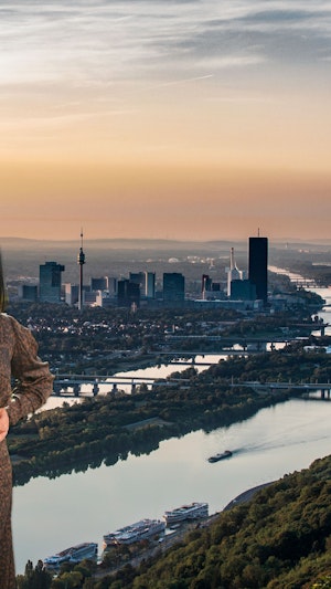 Immo-Firma verzichtet vor Weihnachten auf Provisionen: RKM Immobilien entlastet Käufer am Wiener Wohnungsmarkt mit Weihnachtsaktion.