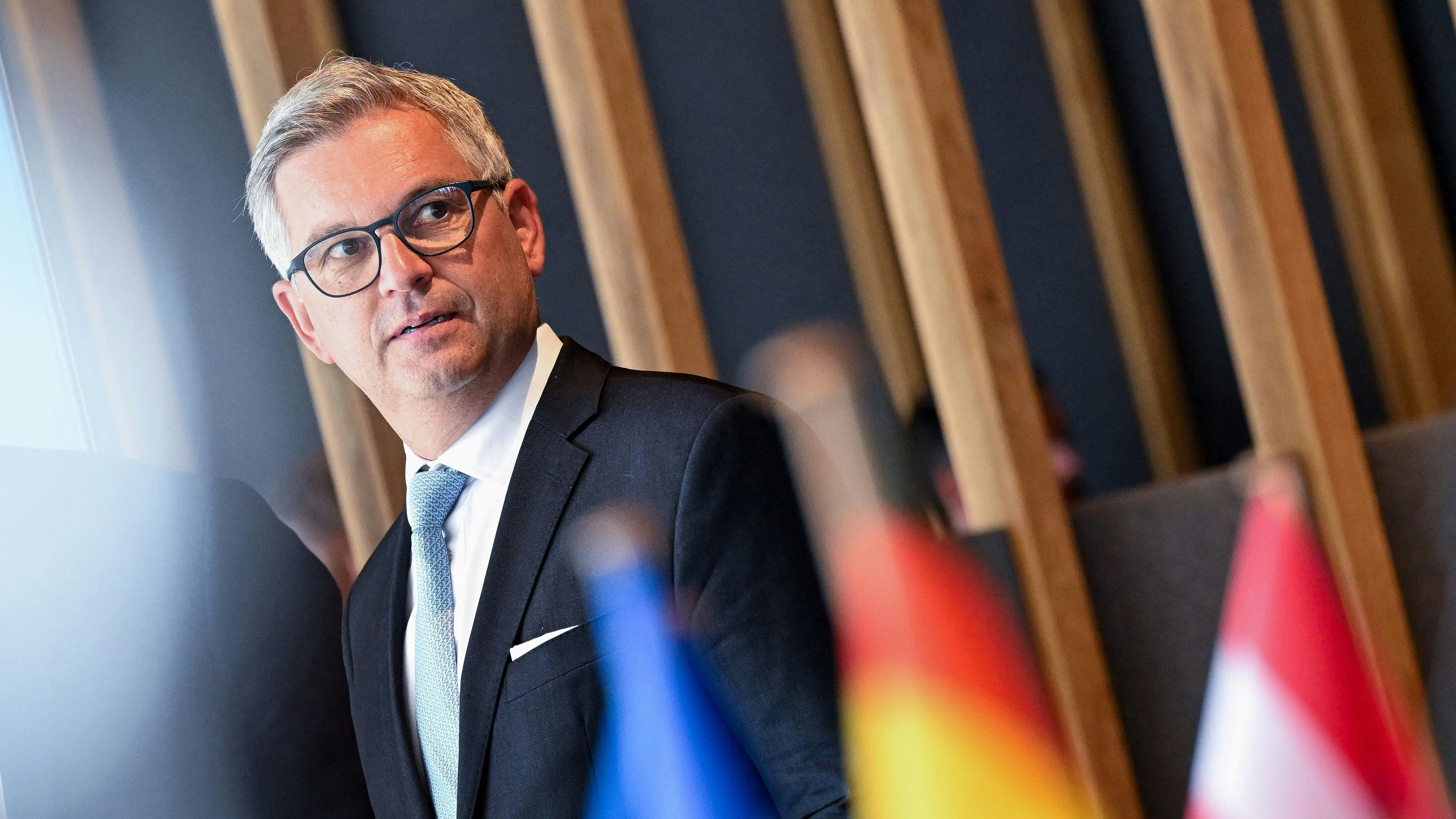 Heute.at - EU-Migrationskommissar Brunner verteidigt Asylreform