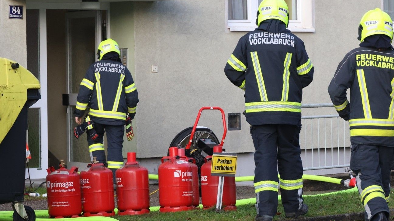 Heute.at - Drama bei Brand – Explosion drohte, Straße abgeriegelt