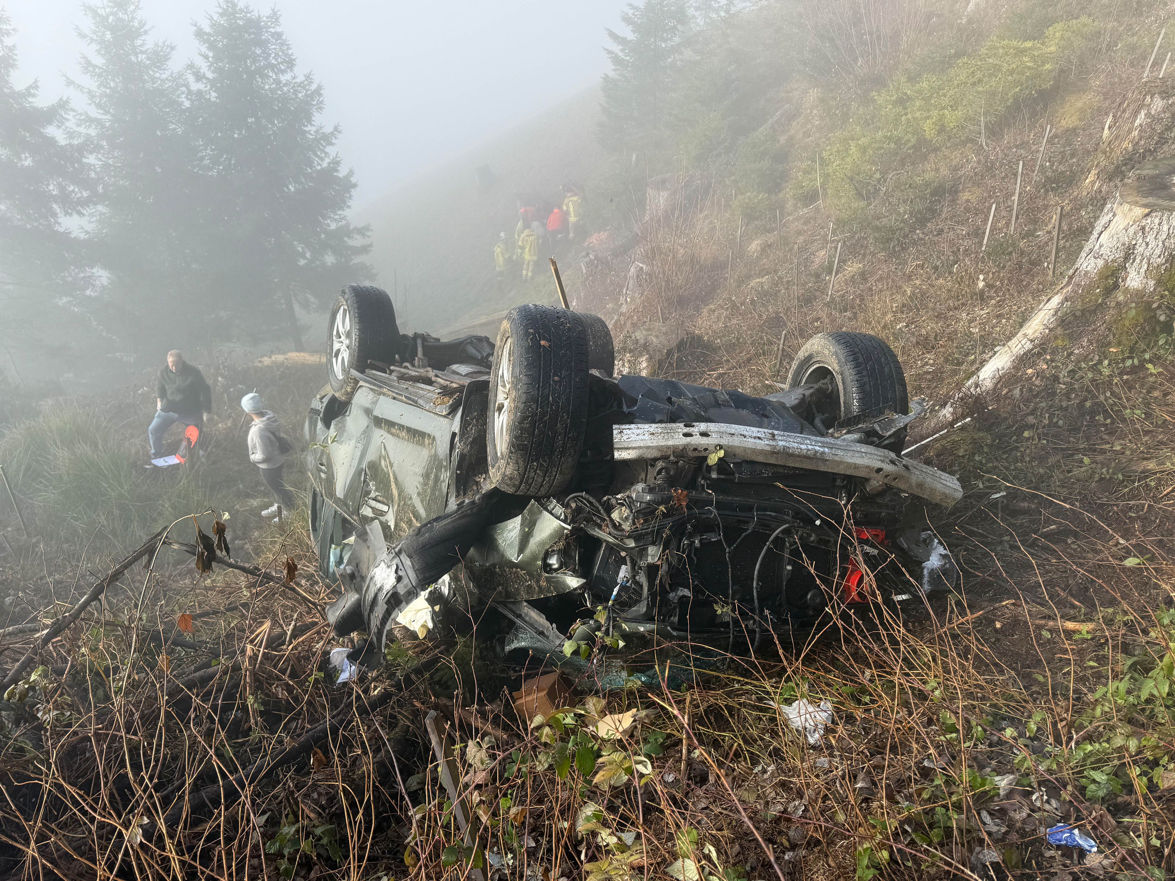 Heute.at - Geländewagen stürzt Hang hinunter – Lenker (35) tot