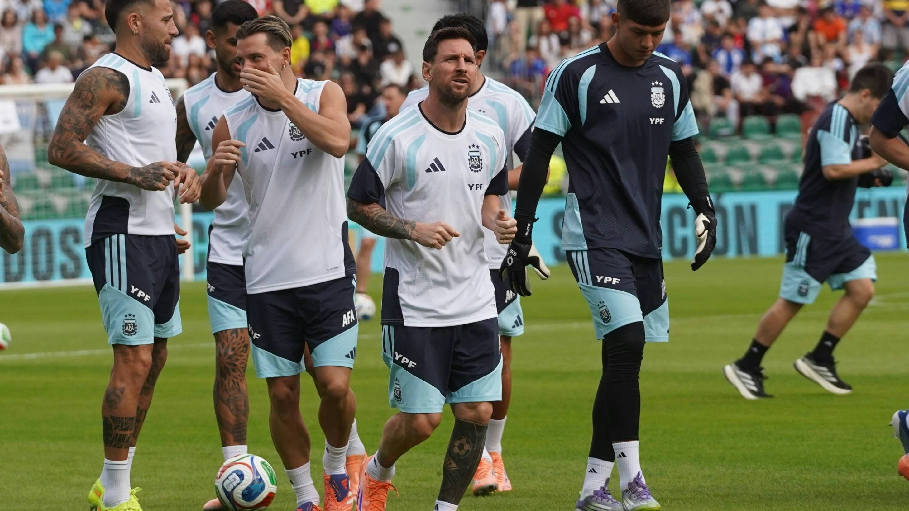 Ahead of Angola v Argentina - Friendlies ELCHE, SPAIN - NOVEMBER 13: Lionel Messi C of Argentina and teammates attend a training session at Martinez Valero Stadium in Elche, Spain on November 13, 2025, on the eve of their friendly football match against Angola to be held in Luanda. Alex Juarez / Anadolu Spain Spain. Editorial use only. Please get in touch for any other usage. PUBLICATIONxNOTxINxTURxUSAxCANxUKxJPNxITAxFRAxAUSxESPxBELxKORxRSAxHKGxNZL Copyright: x2025xAnadoluxAlexxJuarezx