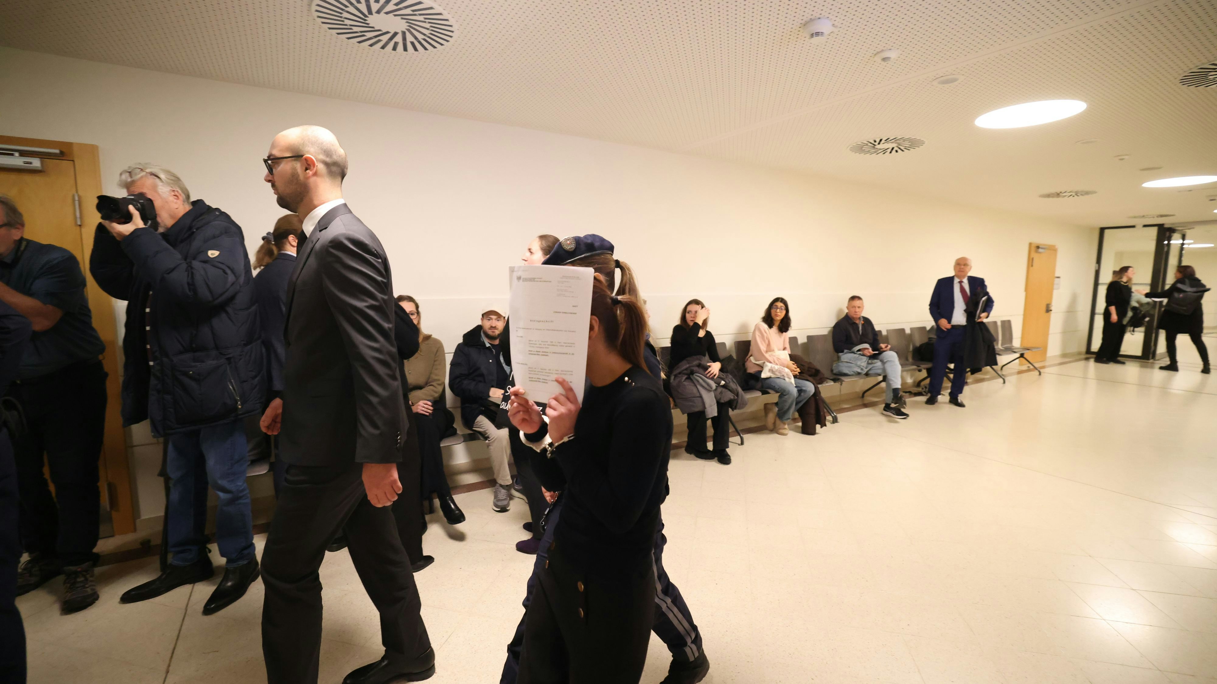 Heute.at - Haft für Schamanin, aber Clan bekommt Millionen zurück