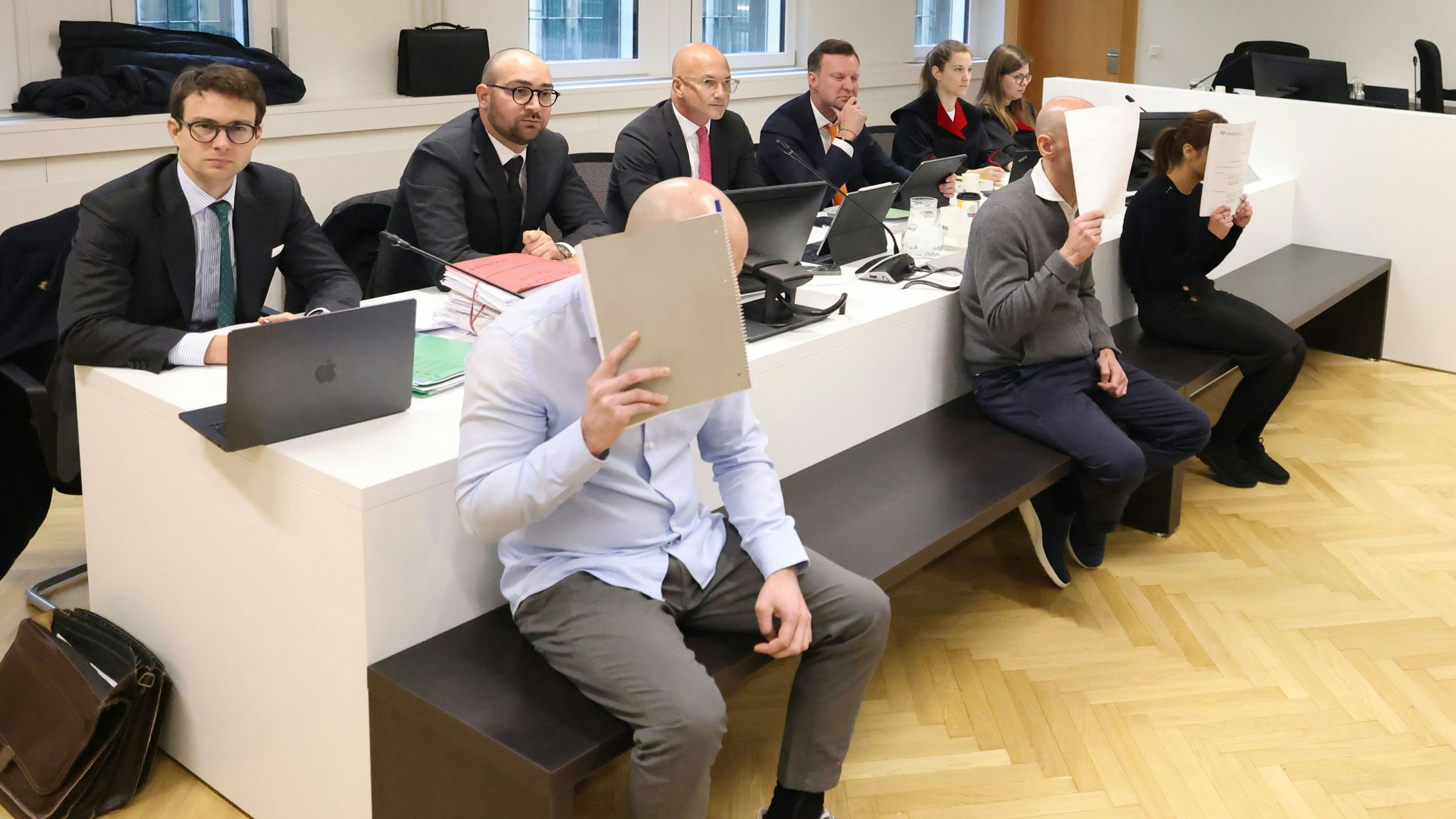 Heute.at - Schamanen-Boss in Tränen, weil Familienvermögen weg ist