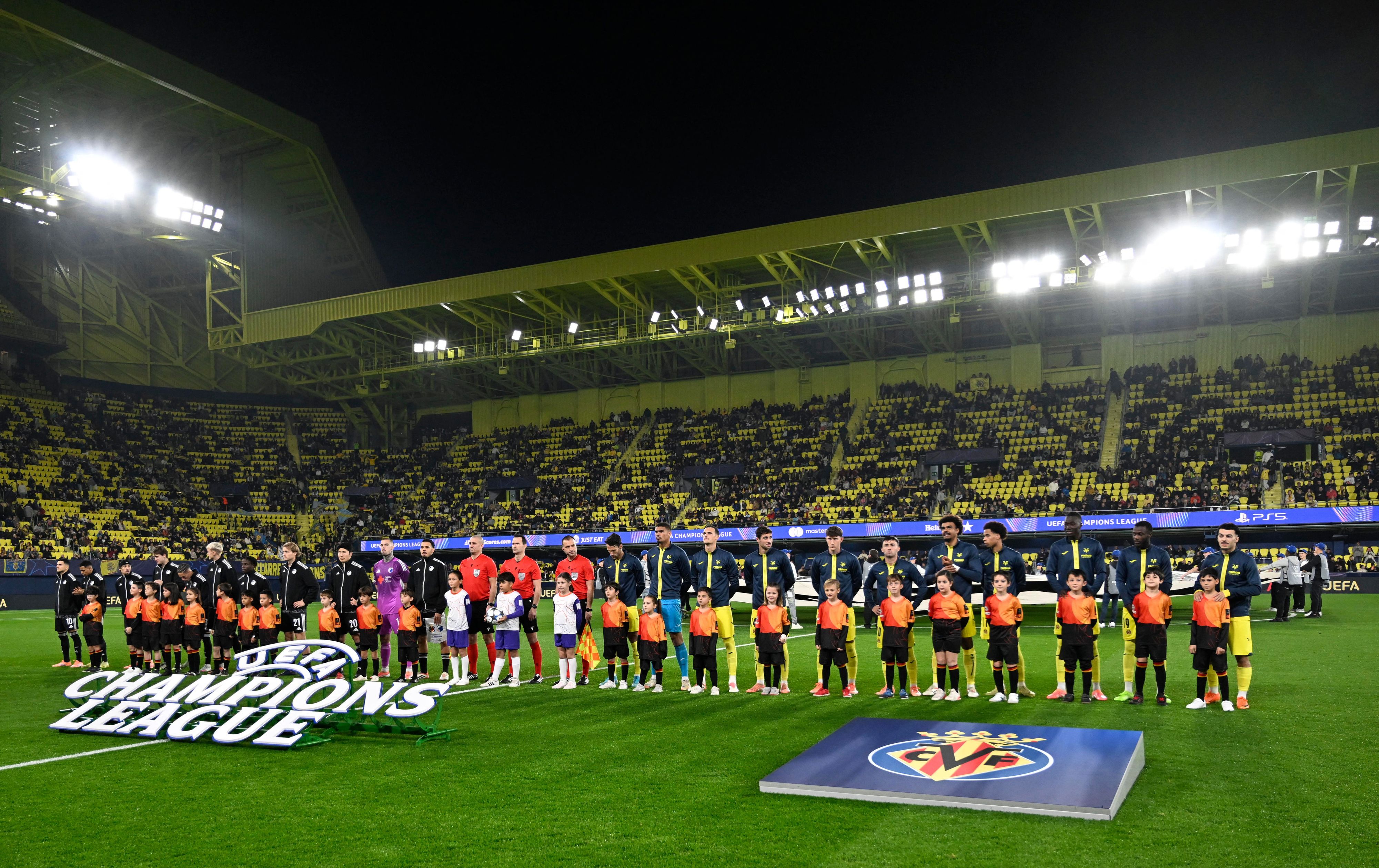 Vor dem Champions-League-Duell hallte die falsche Hymne durch das Estadio de la Ceramica. 