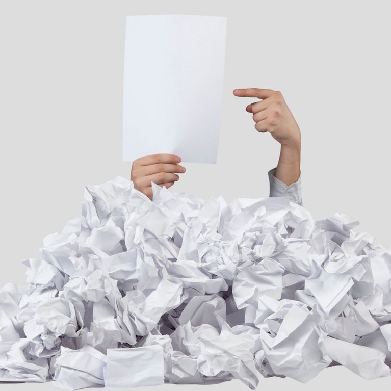 Google hätte gern, dass sein KI-Team 60 Stunden in der Woche jobbt. In Deutschland würden Menschen lieber 37 Stunden in der Woche arbeiten. Was ist richtig? Was ist gut für Karriere, Gesundheit, Sicherheit? Und was sagt unsere Arbeitszeit über uns aus?