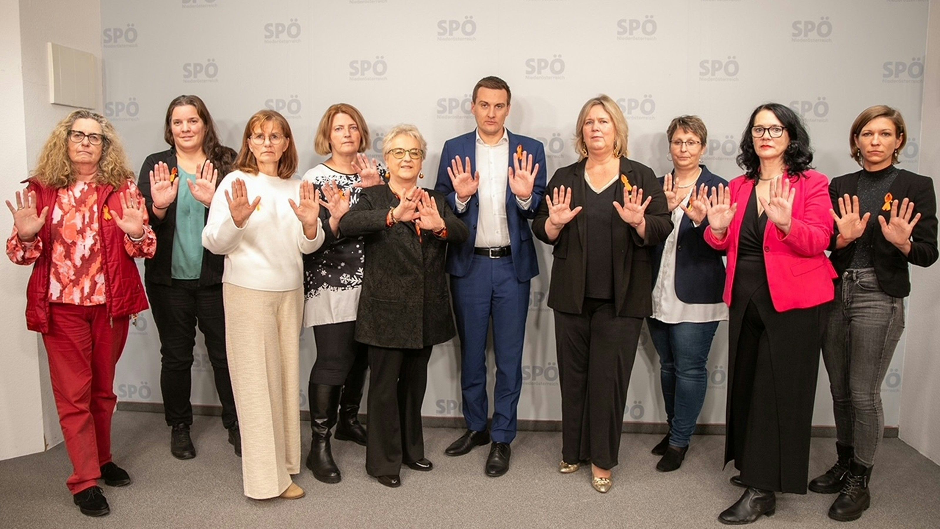 Heute.at - 16 Tage gegen Gewalt: 6.000-Euro-Spende an Frauenhäuser