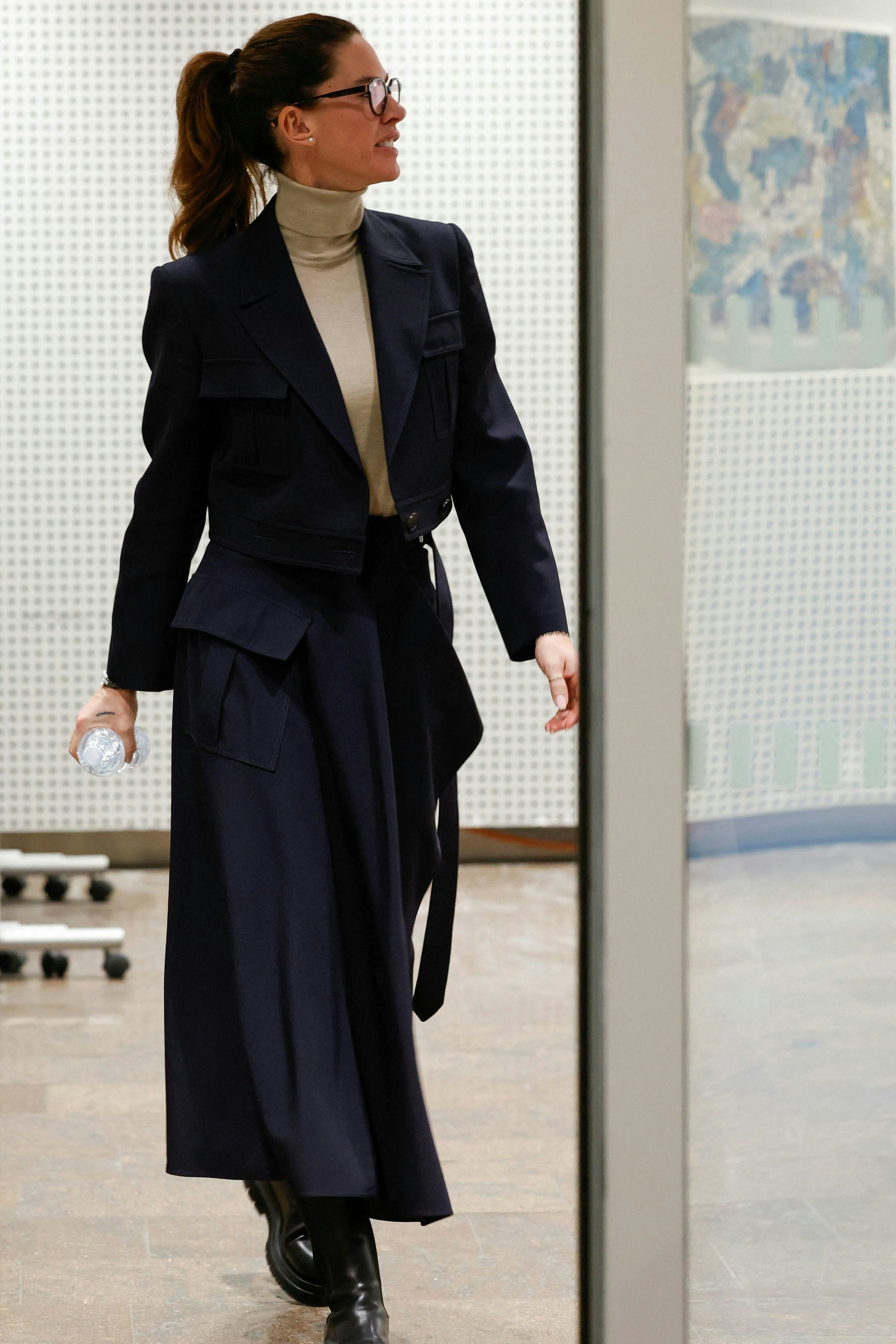 Nathalie Benko vor dem Betreten des Gerichtssaales