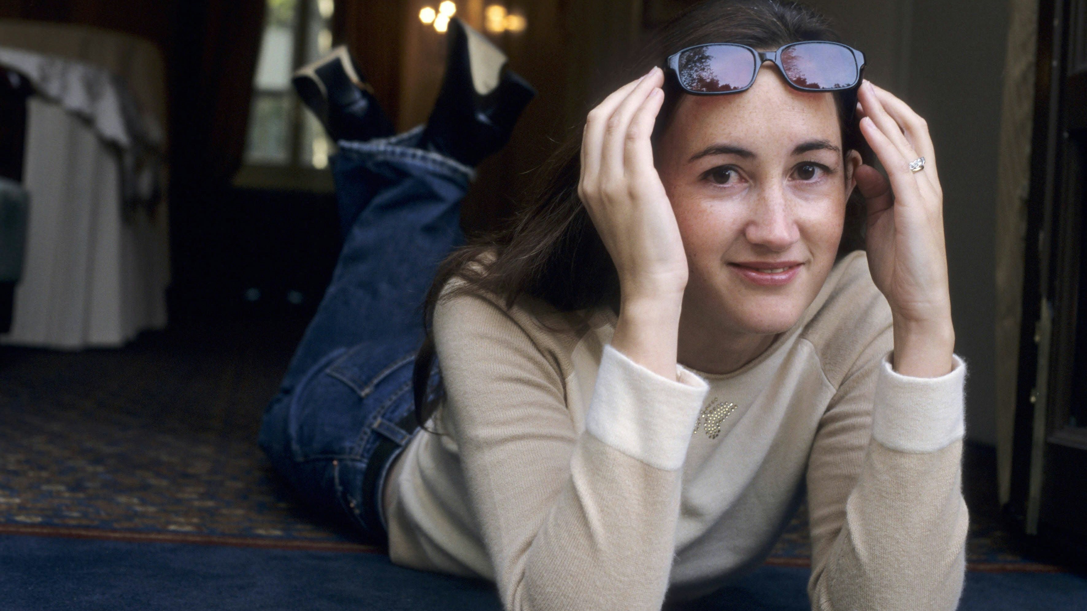 Sophie Kinsella hieß eigentlich Madeleine Sophie Townley. Einst studierte sie in Oxford, England, wurde Wirtschaftsjournalistin und erfüllte sich später ihren Traum, Buchautorin zu werden. Mit Erfolg.