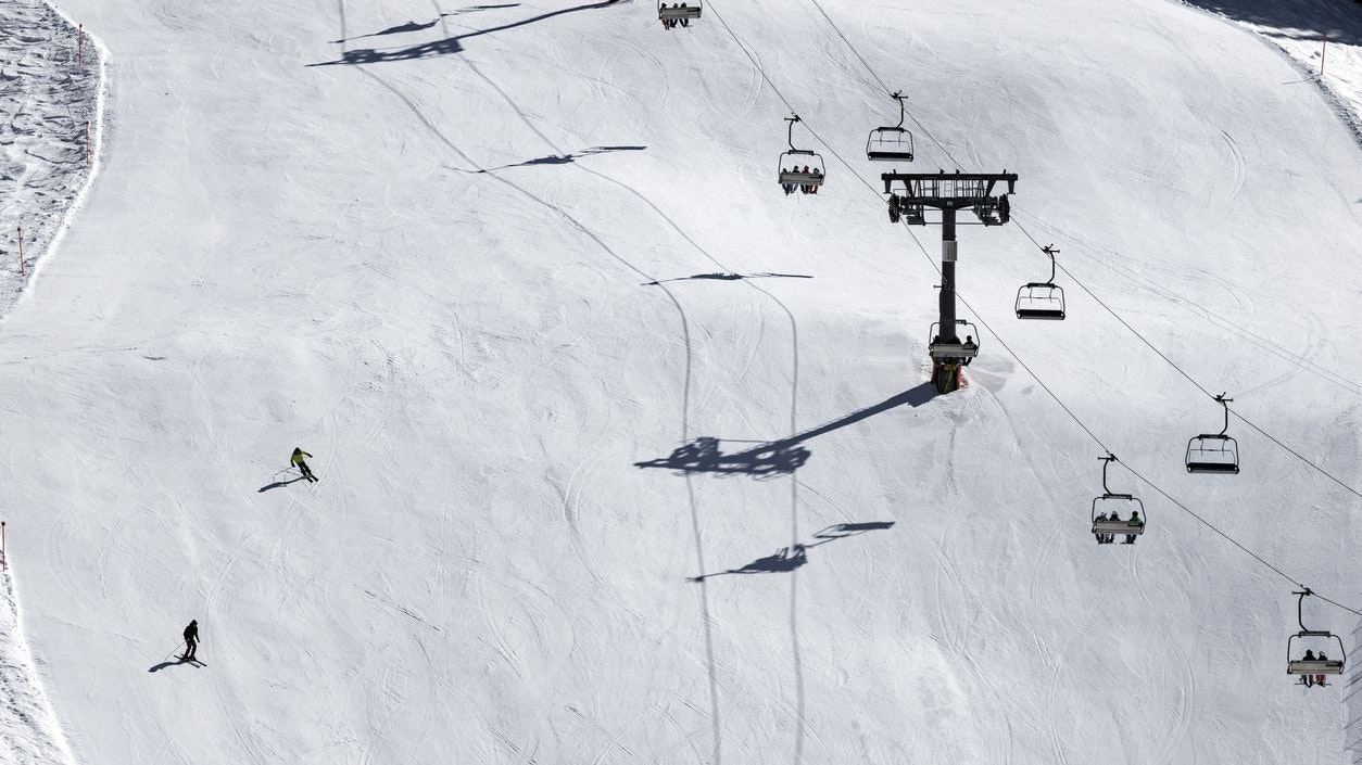 Heute.at - Skifahrer lag reglos neben Hütte – Hinweise erbeten