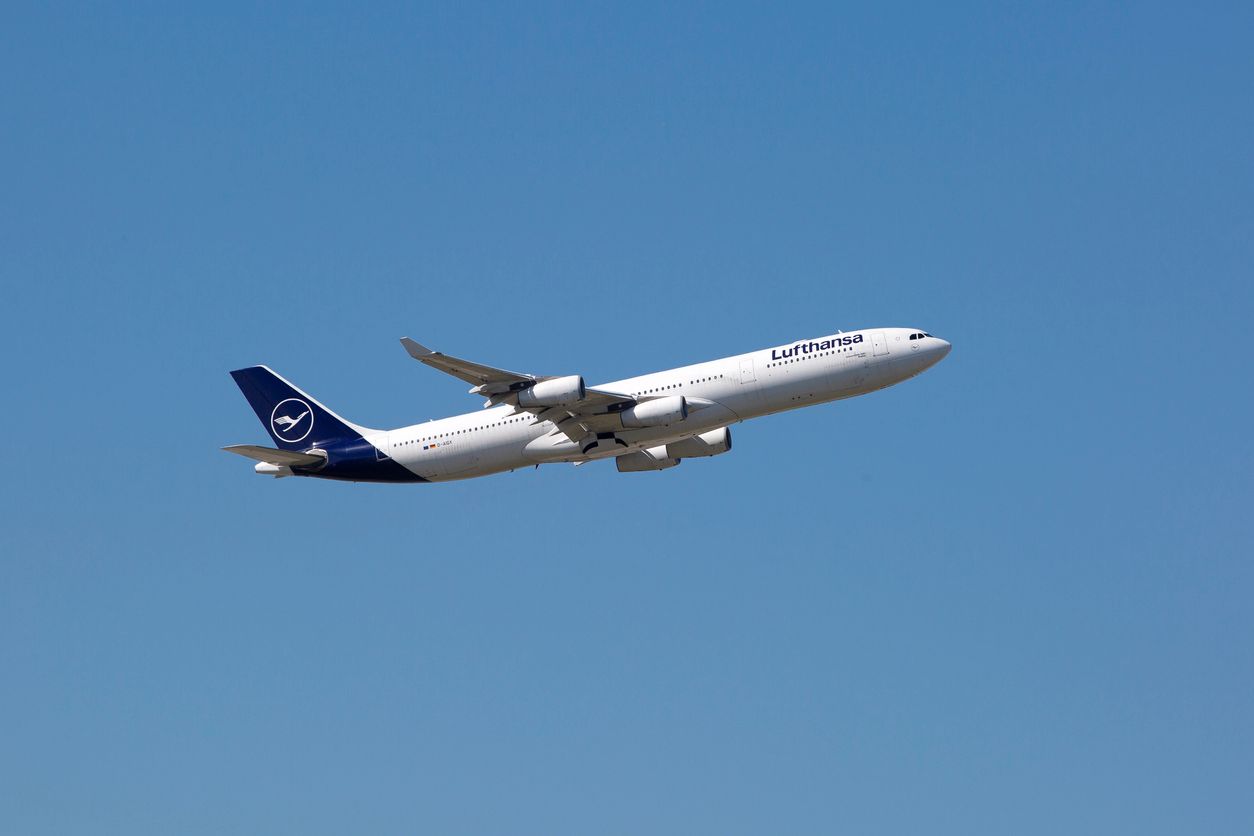 Die Lufthansa-Gruppe ändert ihr Logo. (Symbolbild)