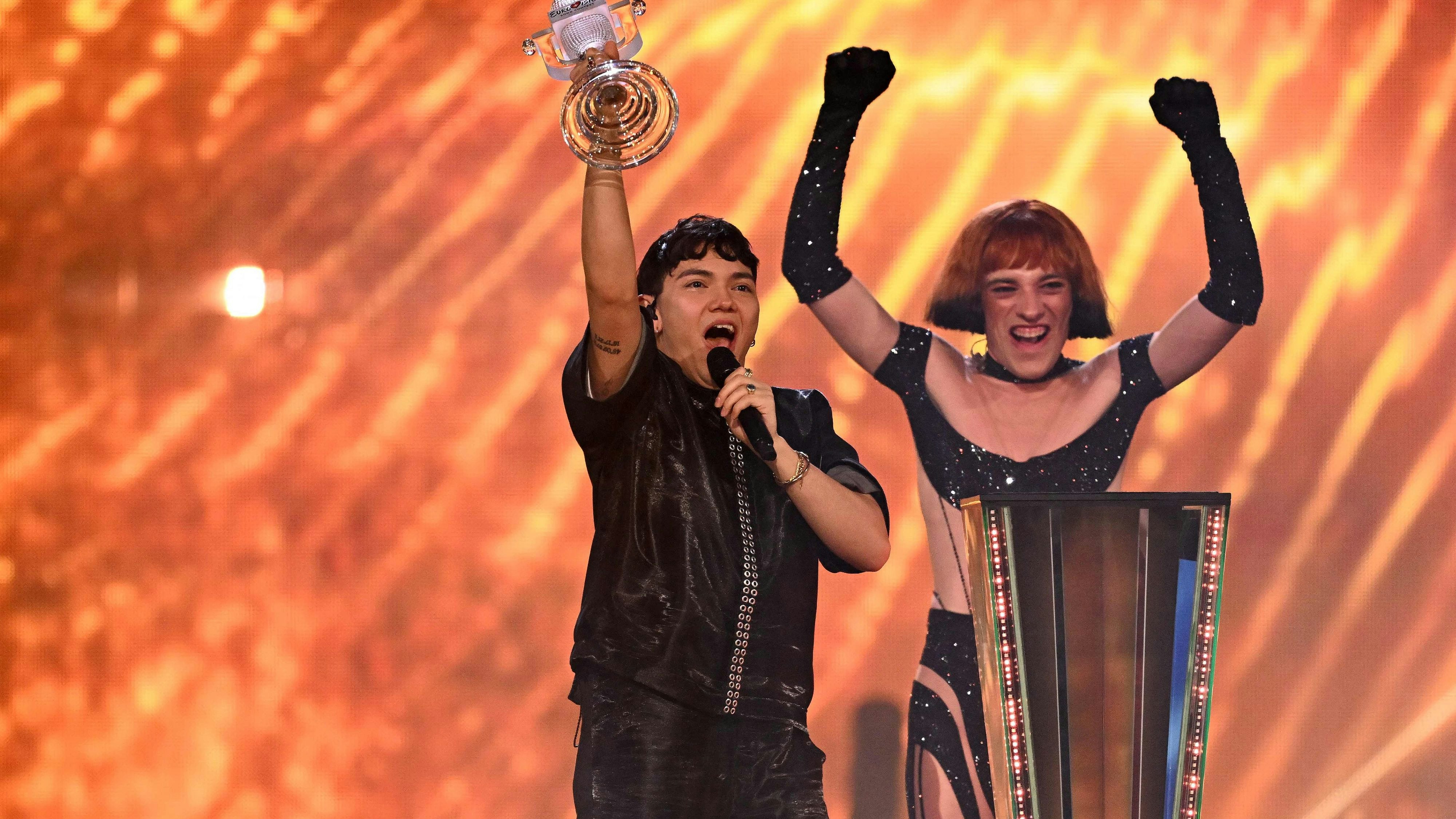 Heute.at - ESC-Knall! Sieger gibt seine Trophäe plötzlich zurück