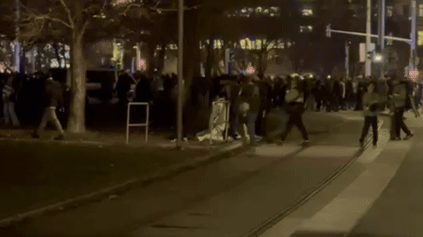 Heute.at - Stunden vor Match! Fans von Rapid-Gegner fluten City