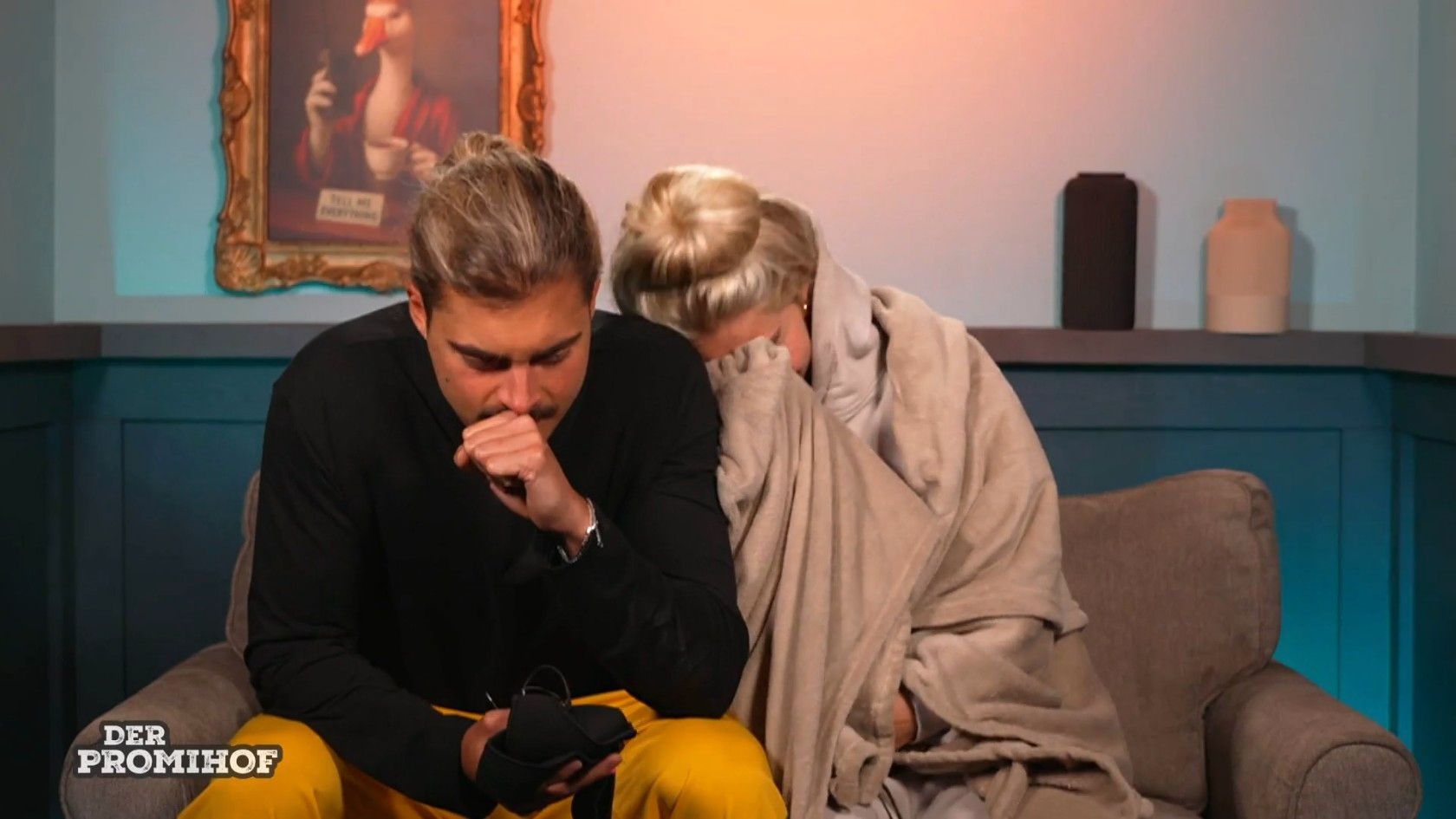 Emma Fernlund und Tim Kühnel können die Finger nicht voneinander lassen.