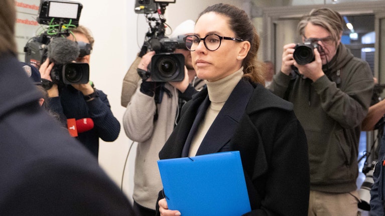 Pulli, Haare, Brille: Der Auftritt beim Prozess in Innsbruck machte Nathalie Benko zu einer der Personen der Woche. Sie war kaum wiederzuerkennen. Der neue Style folgte einer goldenen Regel, wie man sie aus Strafprozessen in den USA kennt. Was dahinter steckt.
