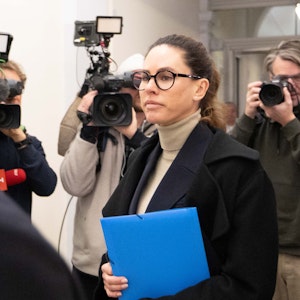 "Zieh dich so an, als würdest du in die Kirche gehen!"