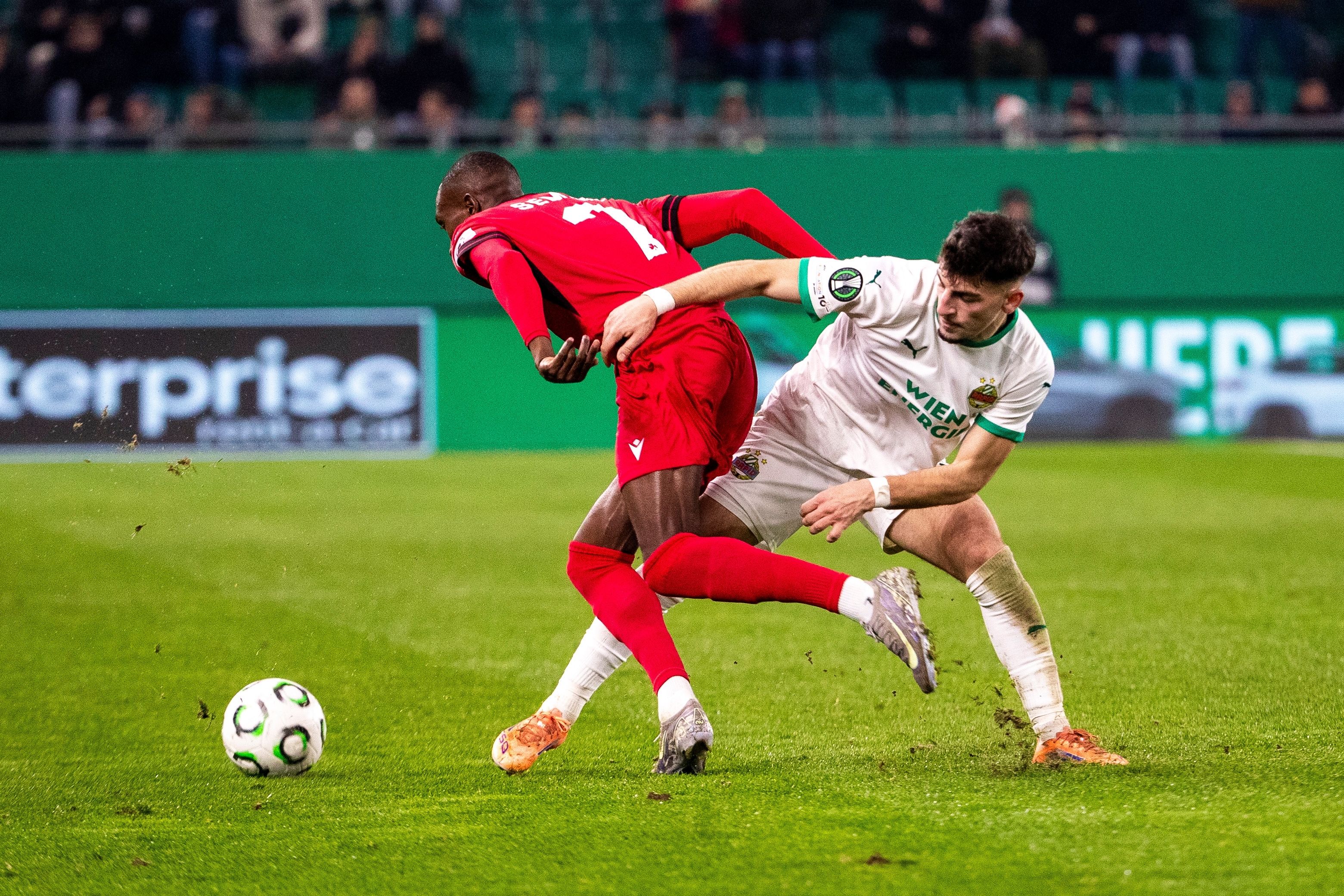 Rapid duelliert sich mit Omonia Nikosia. 