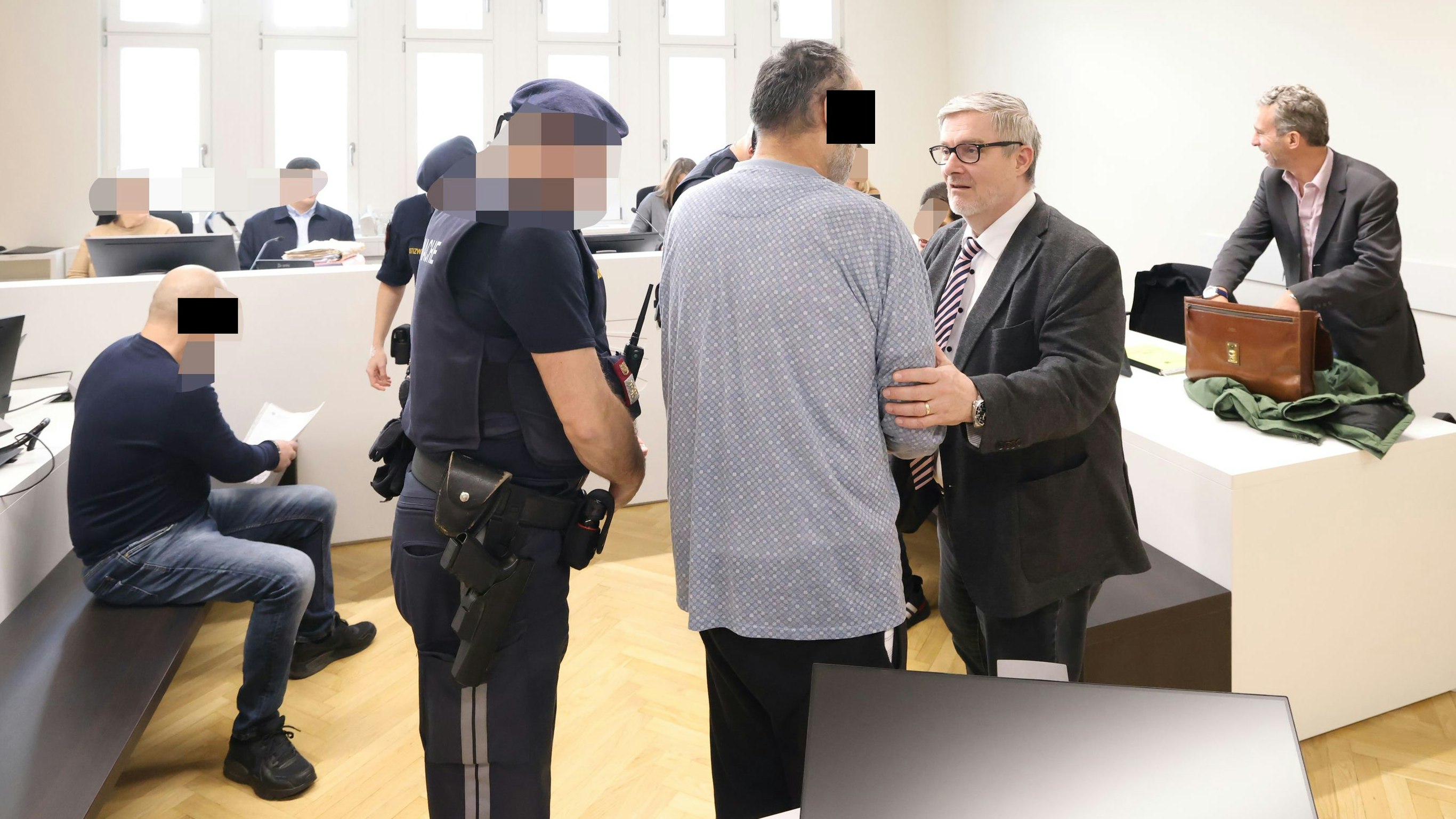 Heute.at - Potenzmittel und Parfums: Der Doktor kaufte alles