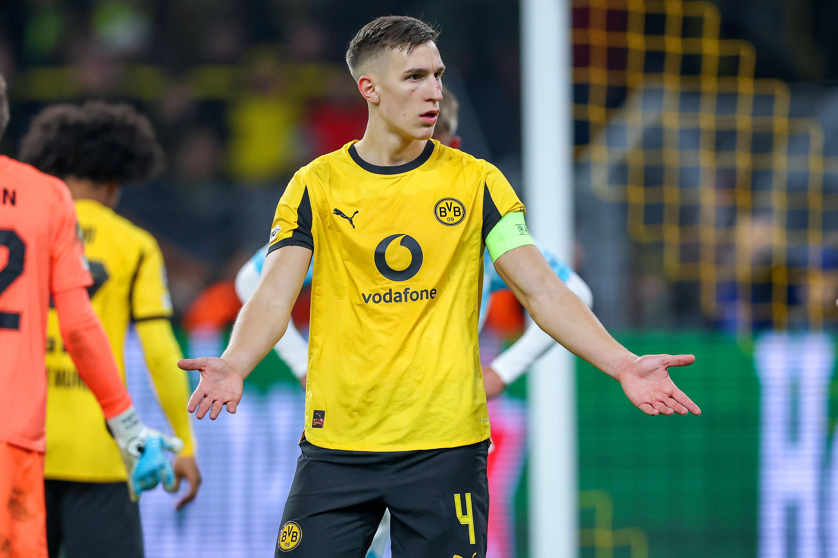 Nico Schlotterbeck war bereits während des Spiels sichtlich bedient.