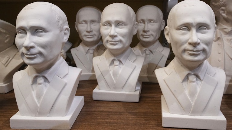 Russland droht Europa. schickt Drohnen, verspottet die EU. Aber das Land ist nicht so widerstandsfähig, wie es glauben machen möchte, zeigt eine Economist-Analyse. Klar ist allerdings auch, dass Putin weiterkämpfen und vorzeitig den Sieg verkünden wird.