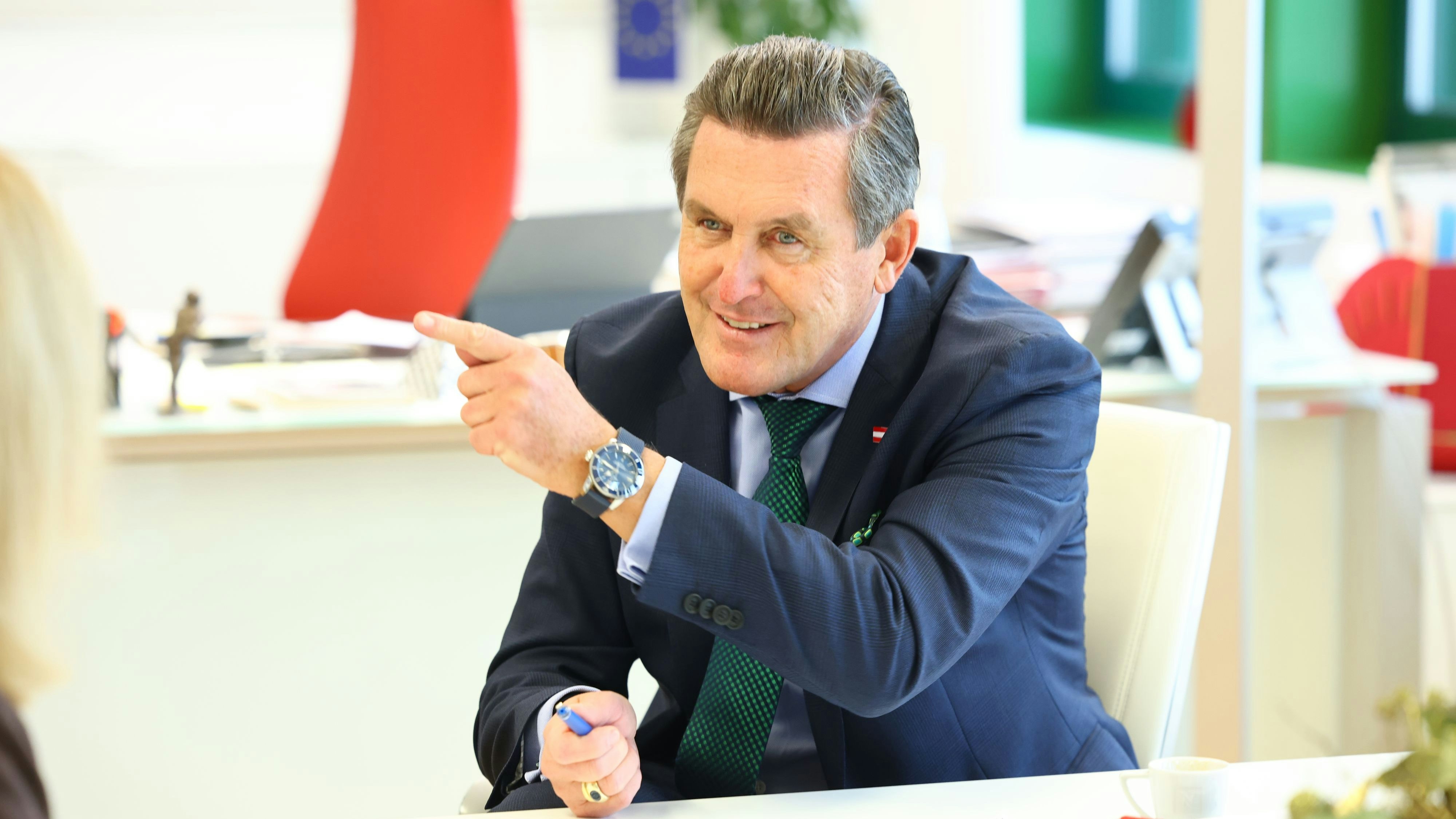 Mobilitätsminister Peter Hanke (SPÖ) erklärt, warum die neue Koralmbahn ein Meilenstein ist.