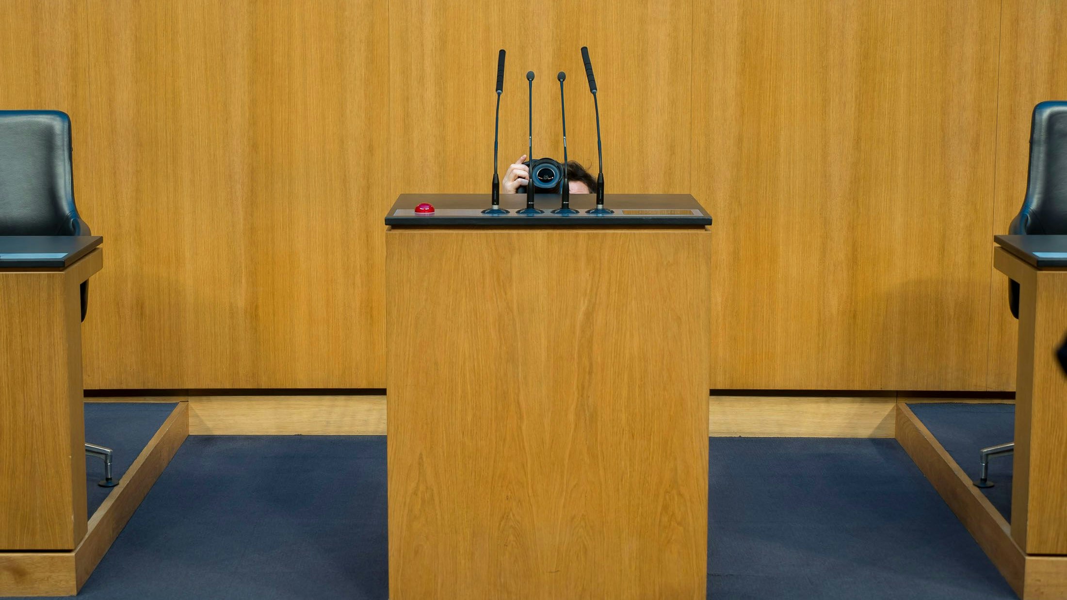 Das politische Jahrbuch 2025 mit fünf Kanzlern