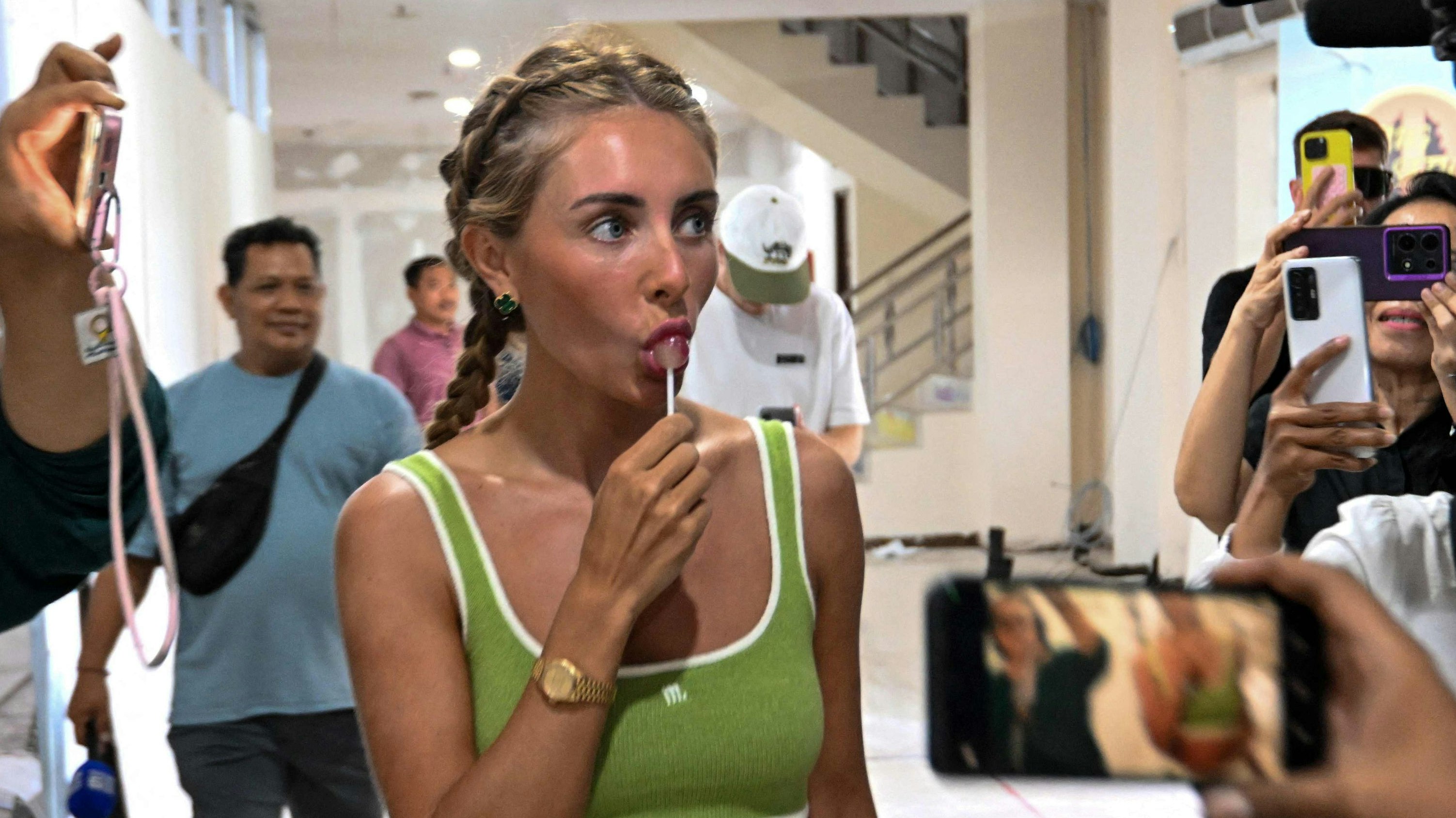 Heute.at - Deshalb hat Auswanderer auf Bali Bonnie Blue angezeigt