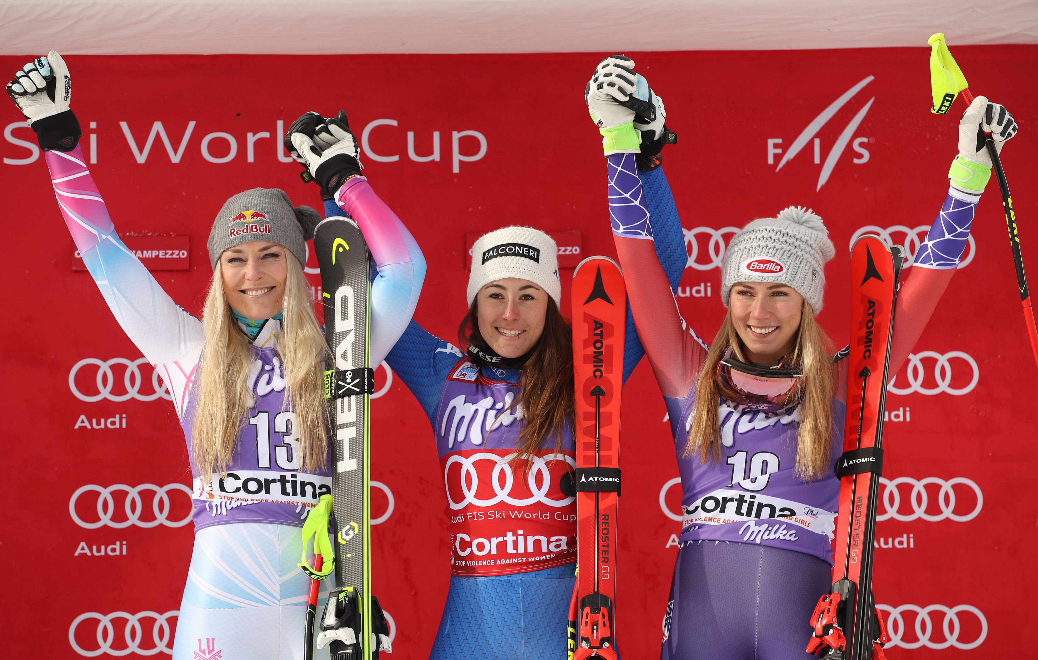 Lindsey Vonn, Sofia Goggia und Mikaela Shiffrin nach der Abfahrt in Cortina im Jahr 2018. 