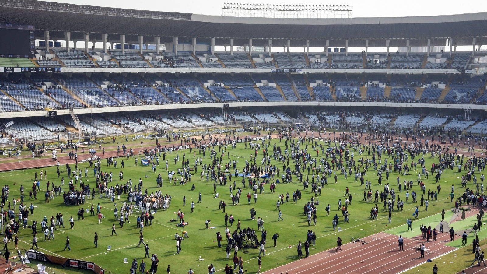 Heute.at - Messi bricht nach Fan-Chaos Auftritt ab