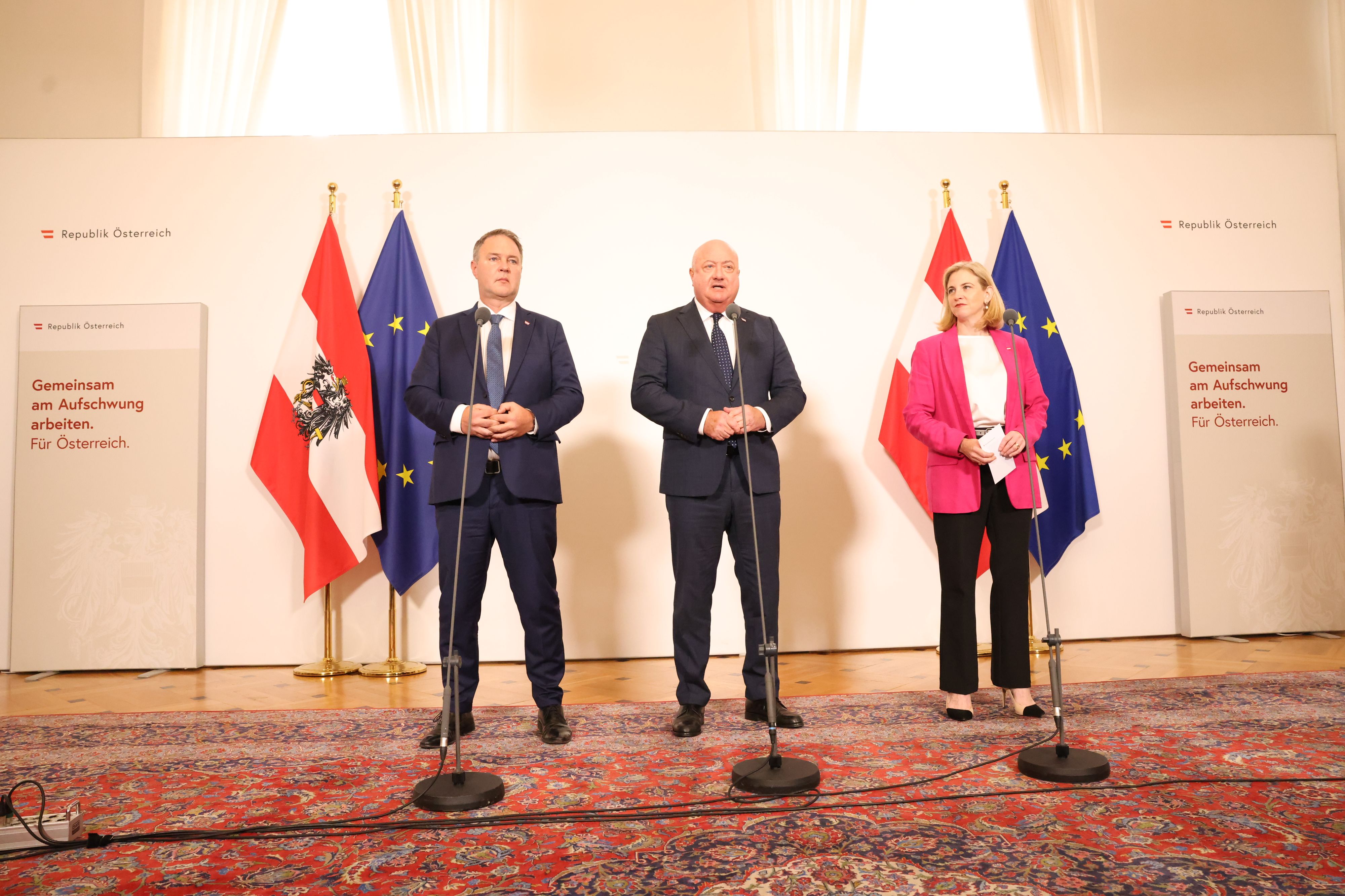 Heute.at - Spar-Kracher! Regierung streicht 2.600 Posten