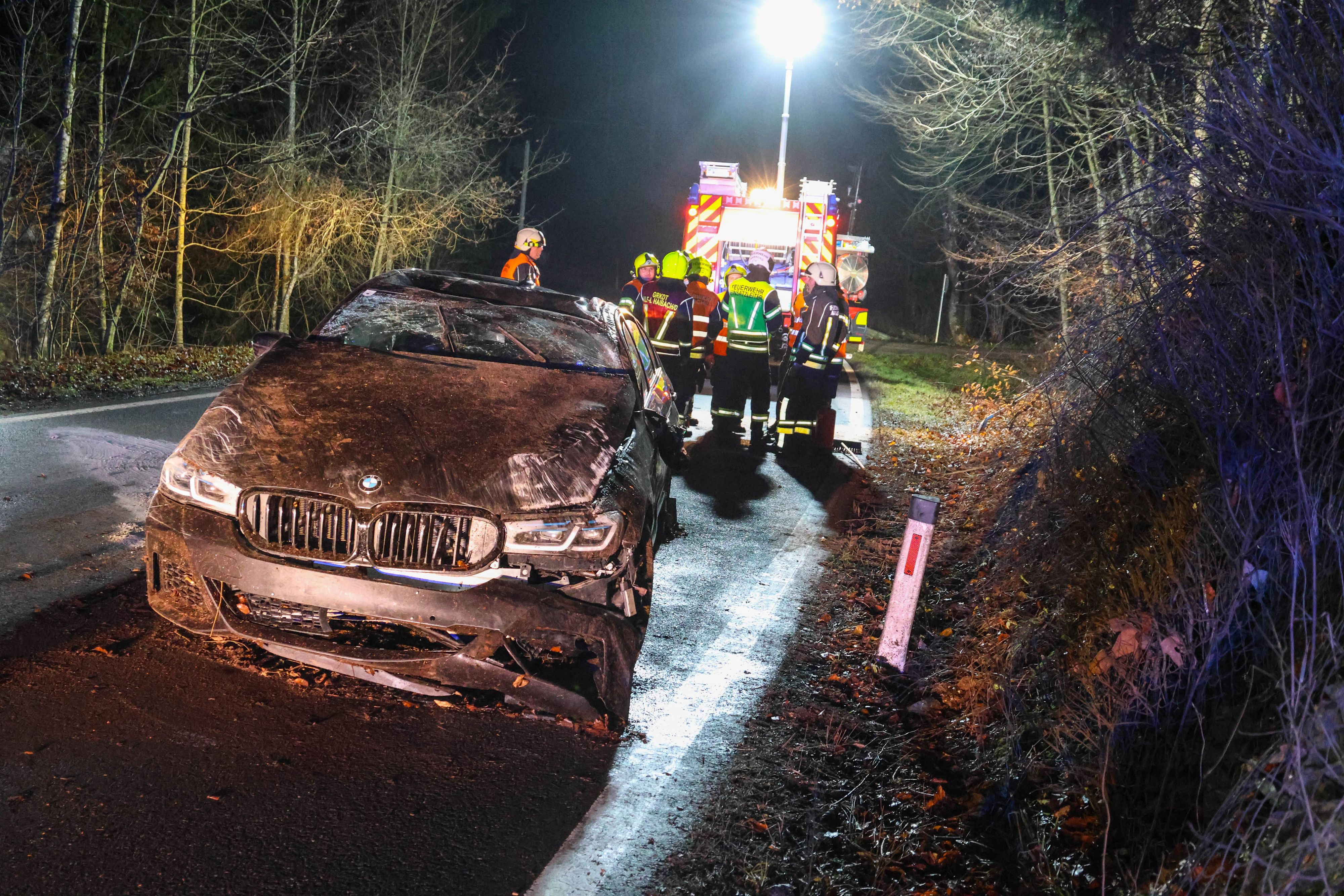 Heute.at - Schwerer BMW-Crash – Straße komplett gesperrt