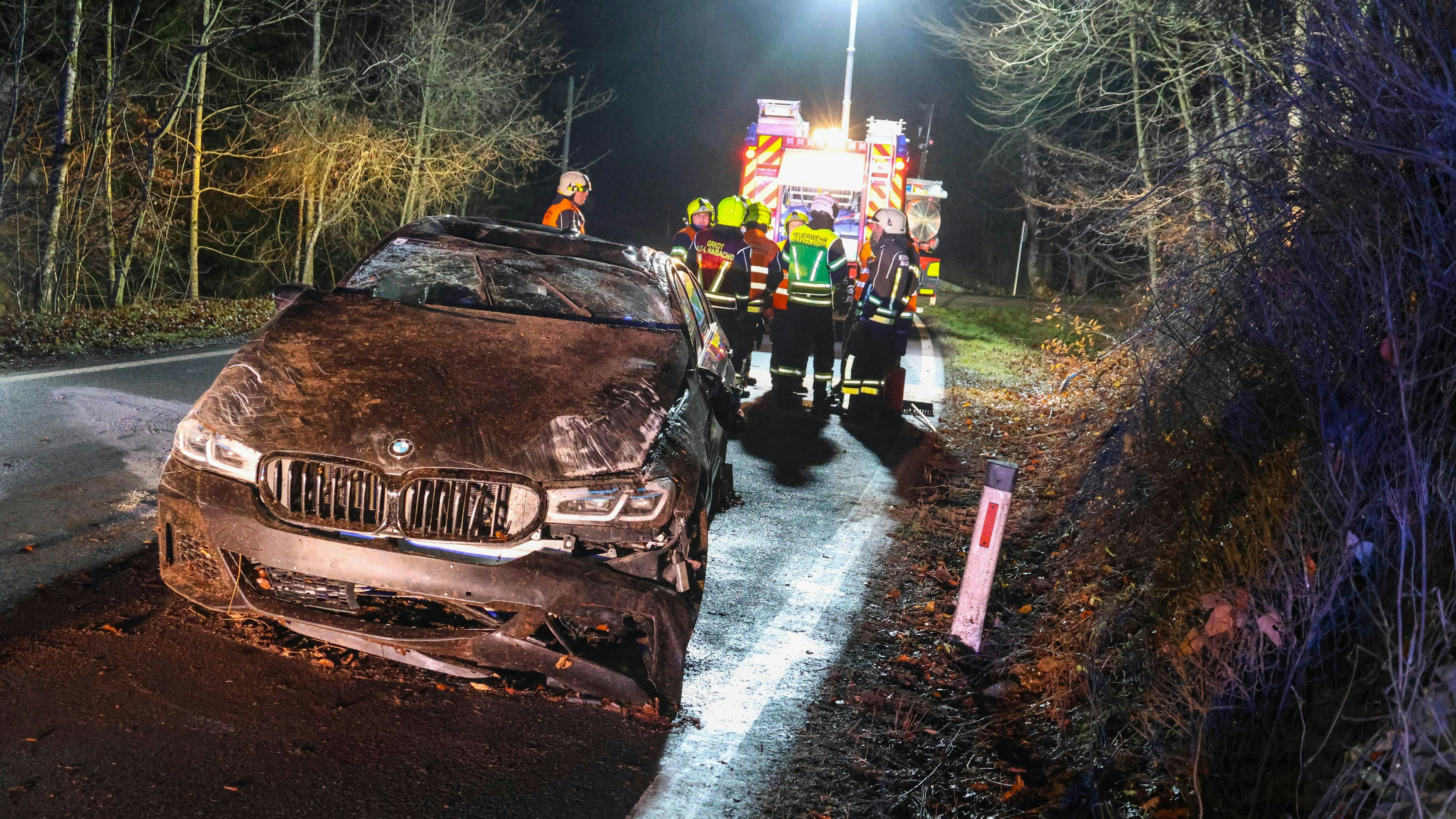 Heute.at - Schwerer BMW-Crash – Straße komplett gesperrt