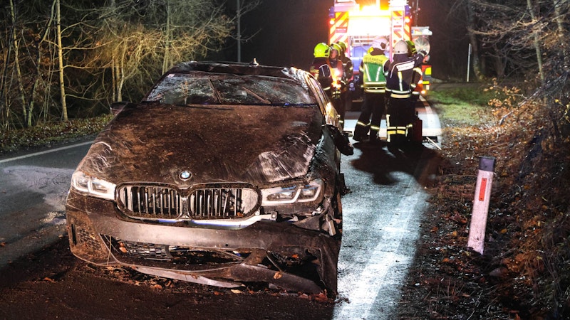 Zwei Verletzte forderte am späteren Freitagabend ein schwerer Verkehrsunfall mit einem BMW auf der B130 Nibelungenstraße bei Haibach ob der Donau (Bezirk Eferding).