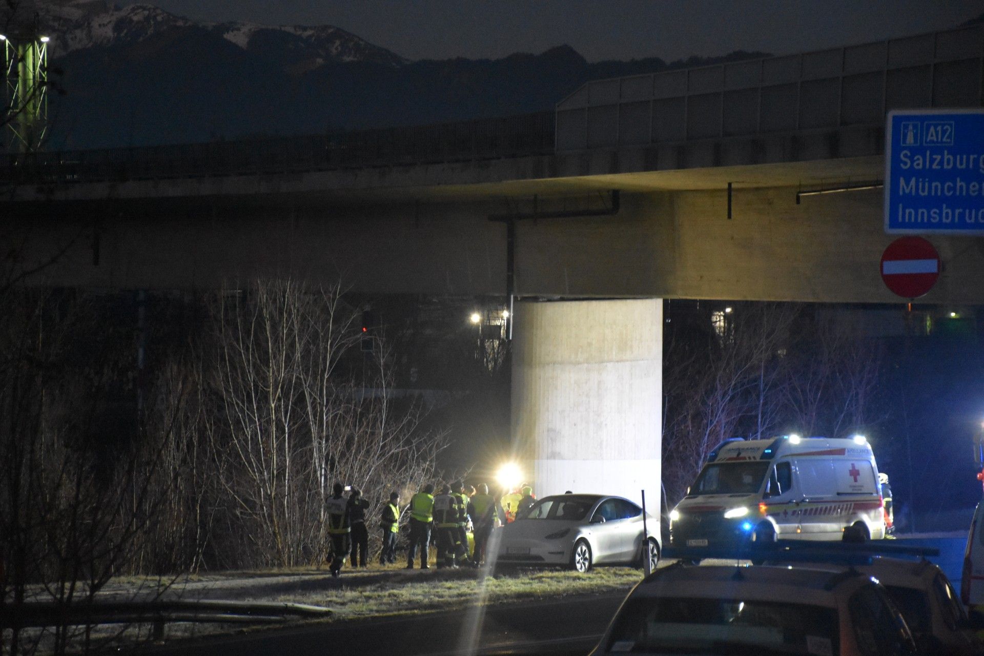 Heute.at - Disco-Heimweg endet fatal! Mann stürzt 10 Meter ab