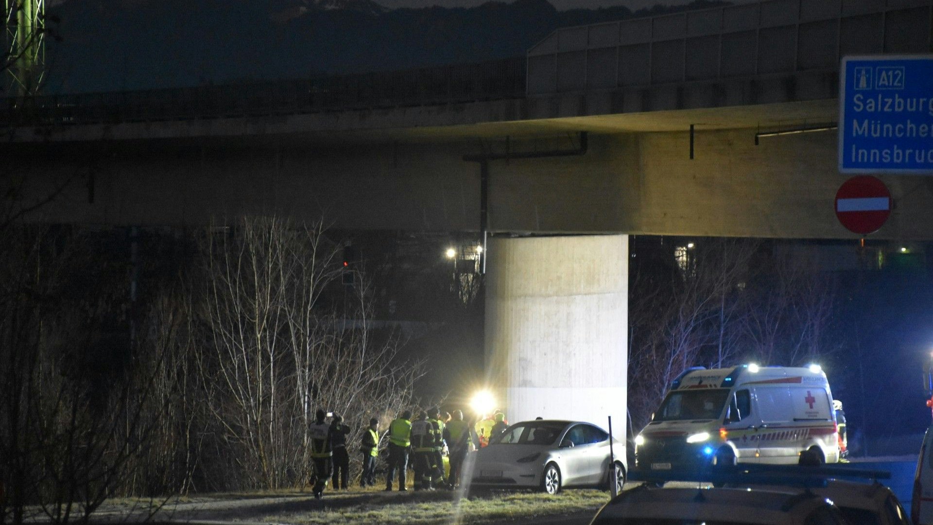 Heute.at - Disco-Heimweg endet fatal! Mann stürzt 10 Meter ab