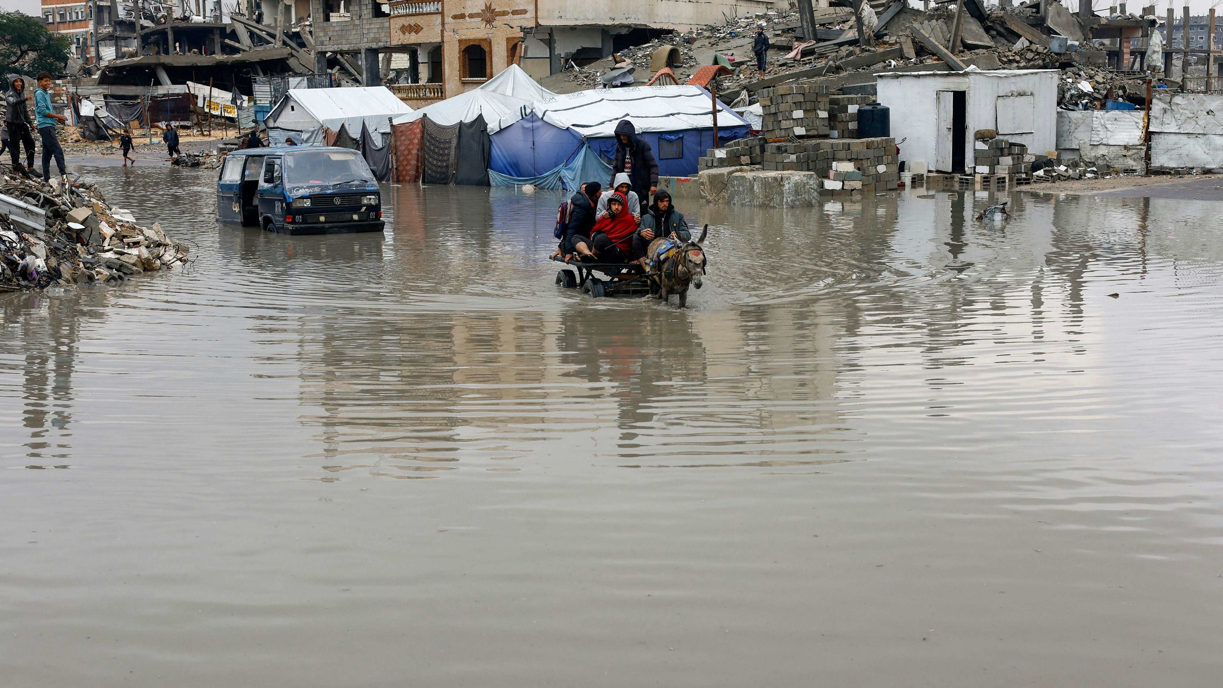 Heute.at - Unwetter im Gazastreifen – Tote durch Überschwemmungen
