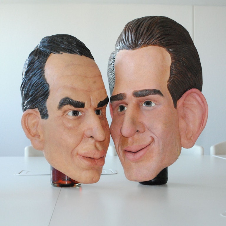 Der eine hat sich selbst in die Wüste geschickt, für den anderen ist der Zug abgefahren. Trotzdem debattiert Österreich in Permanenz darüber, ob und wann und warum Christian Kern und Sebastian Kurz in die Politik zurückkehren. Was hinter dieser Obsession steckt.