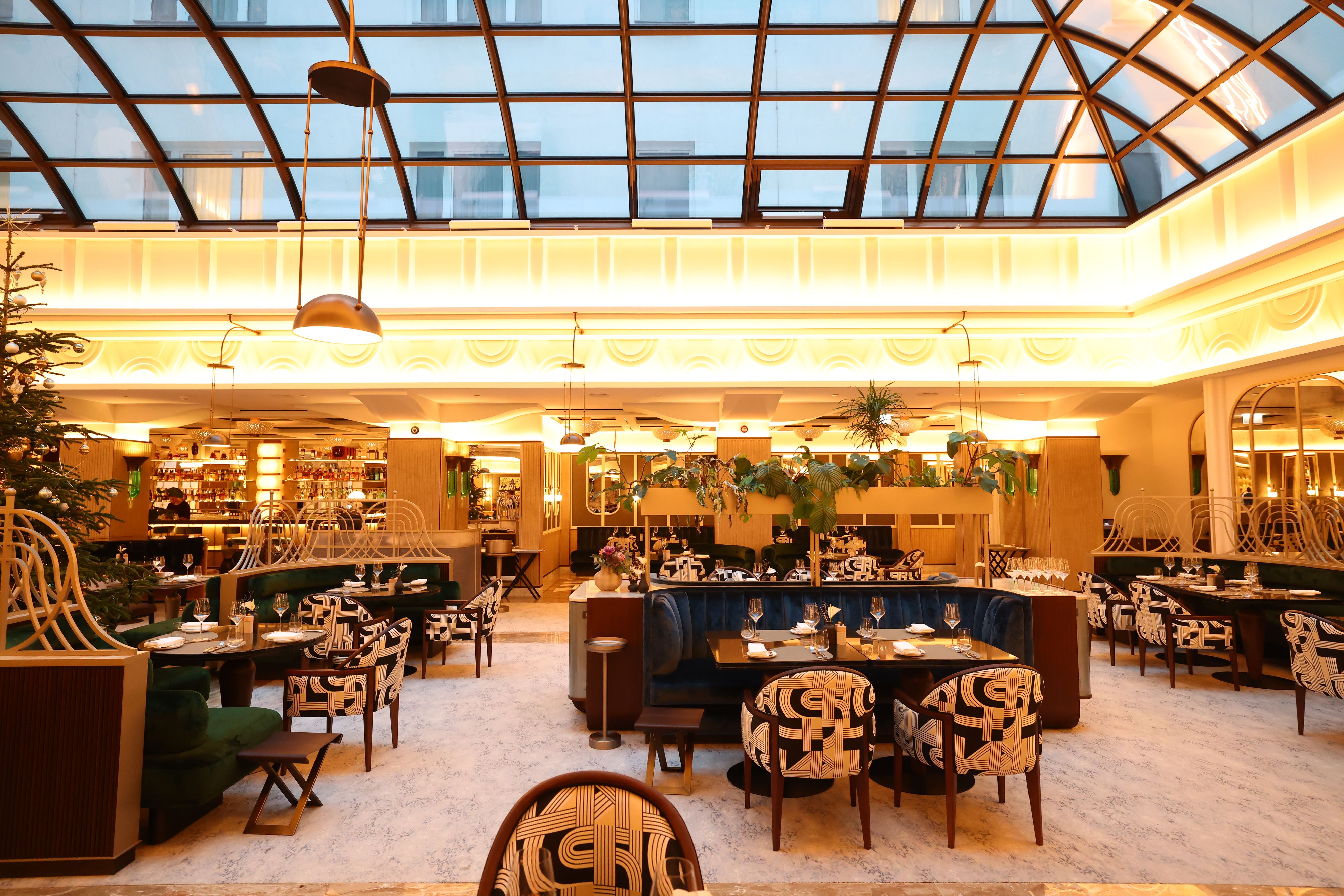 Zwei Firmen rund um das 