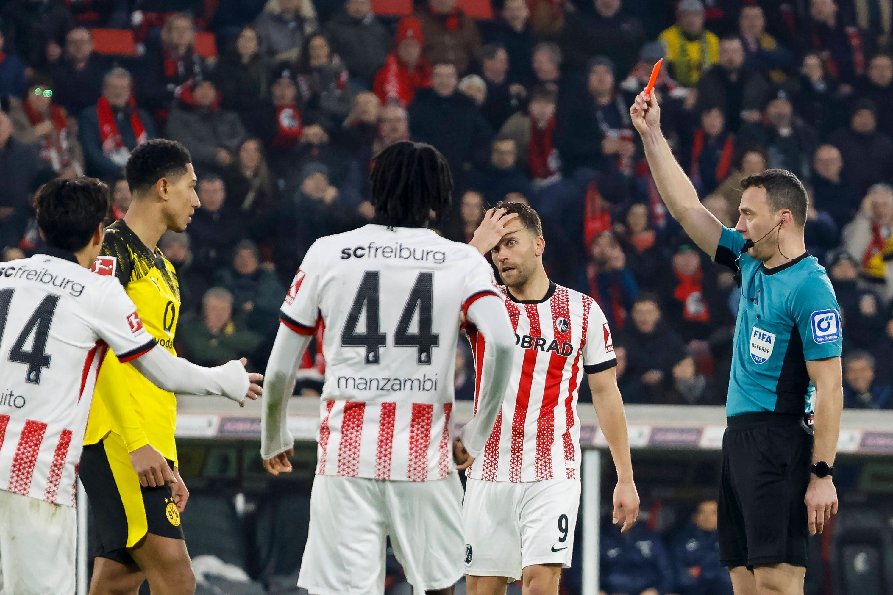 Jobe Bellingham flog mit Rot vom Platz.