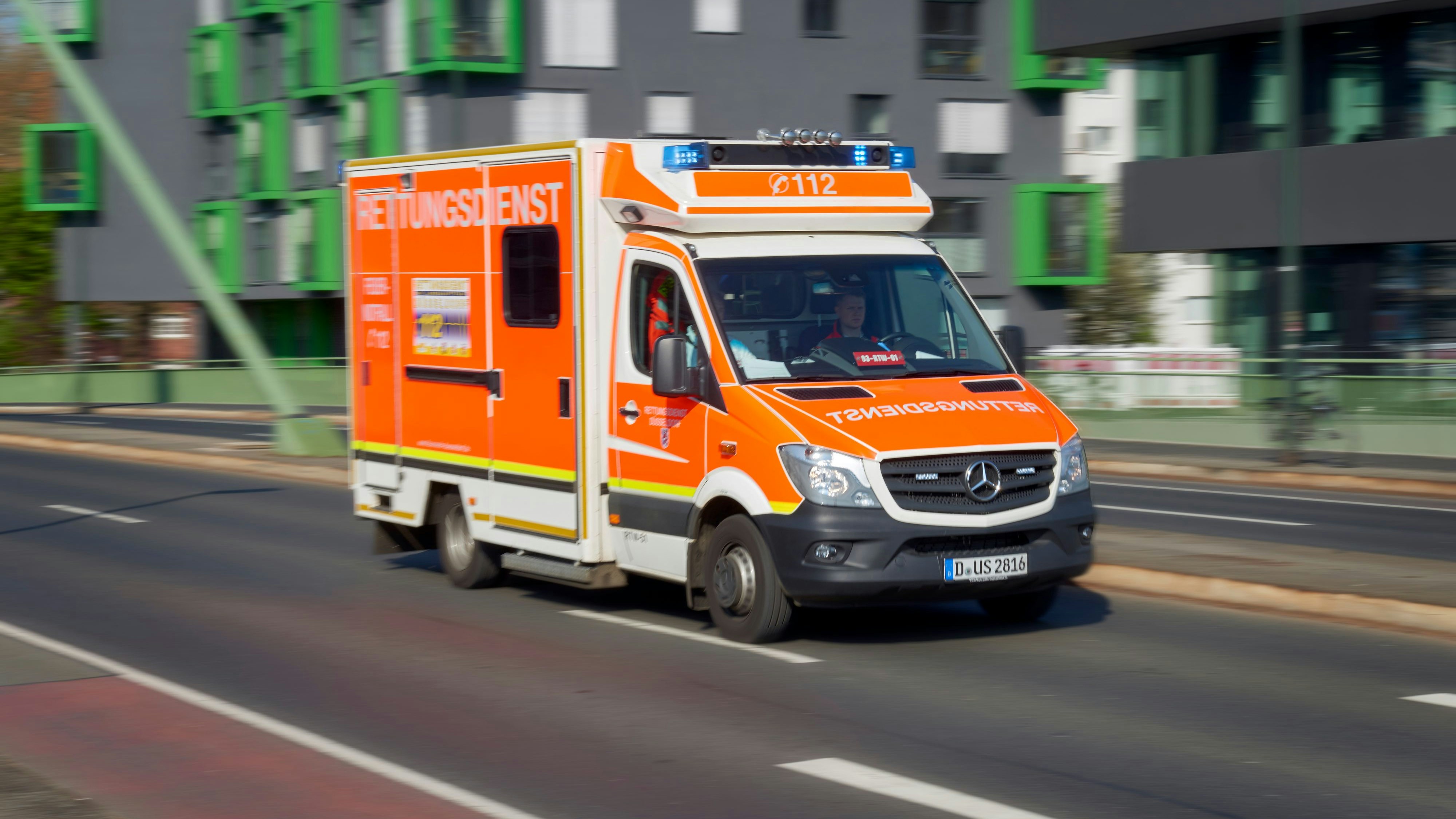 Heute.at - Frau hunderte Meter von Straßenbahn mitgeschleift