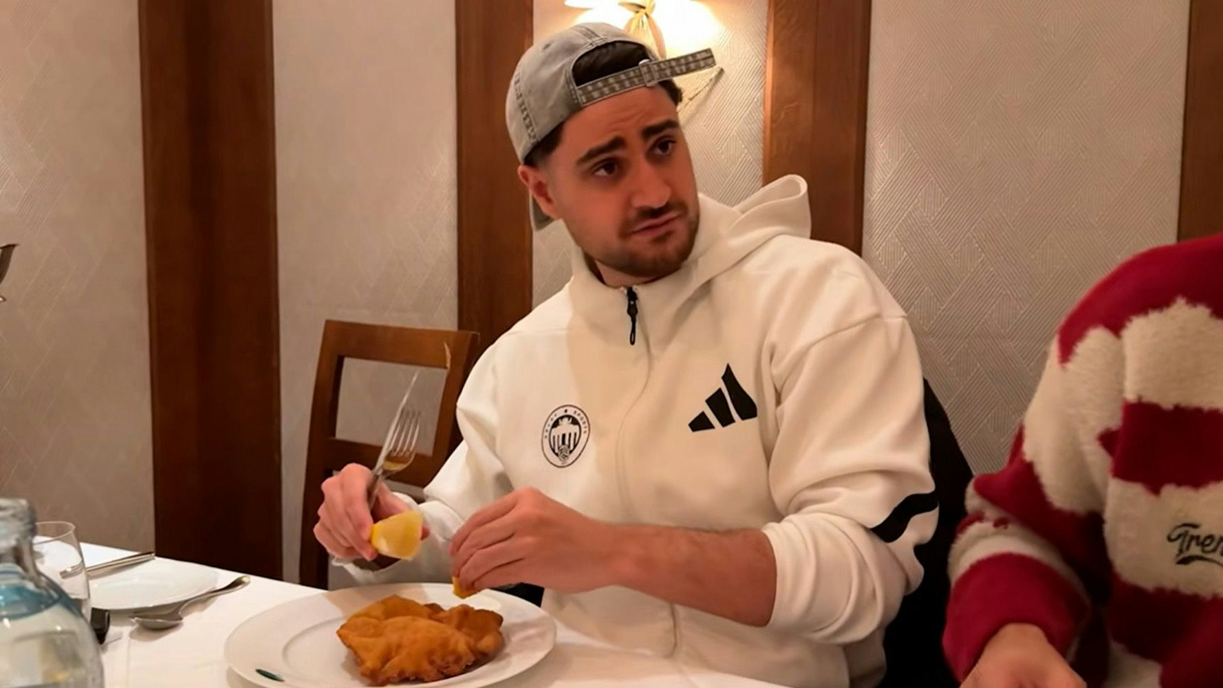 Heute.at - Gibt's Ketchup?: Eli testet erstes Wiener Schnitzel