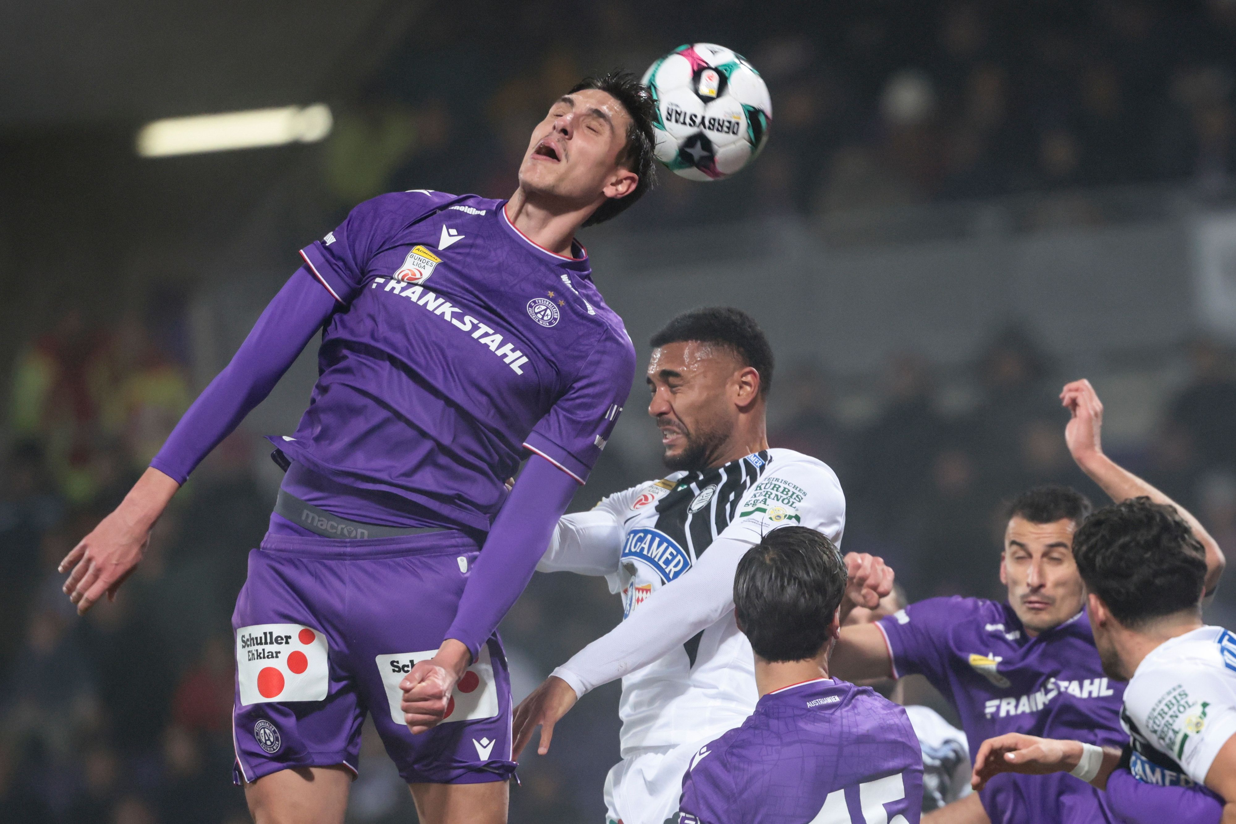 Die Austria ringt Sturm nieder.