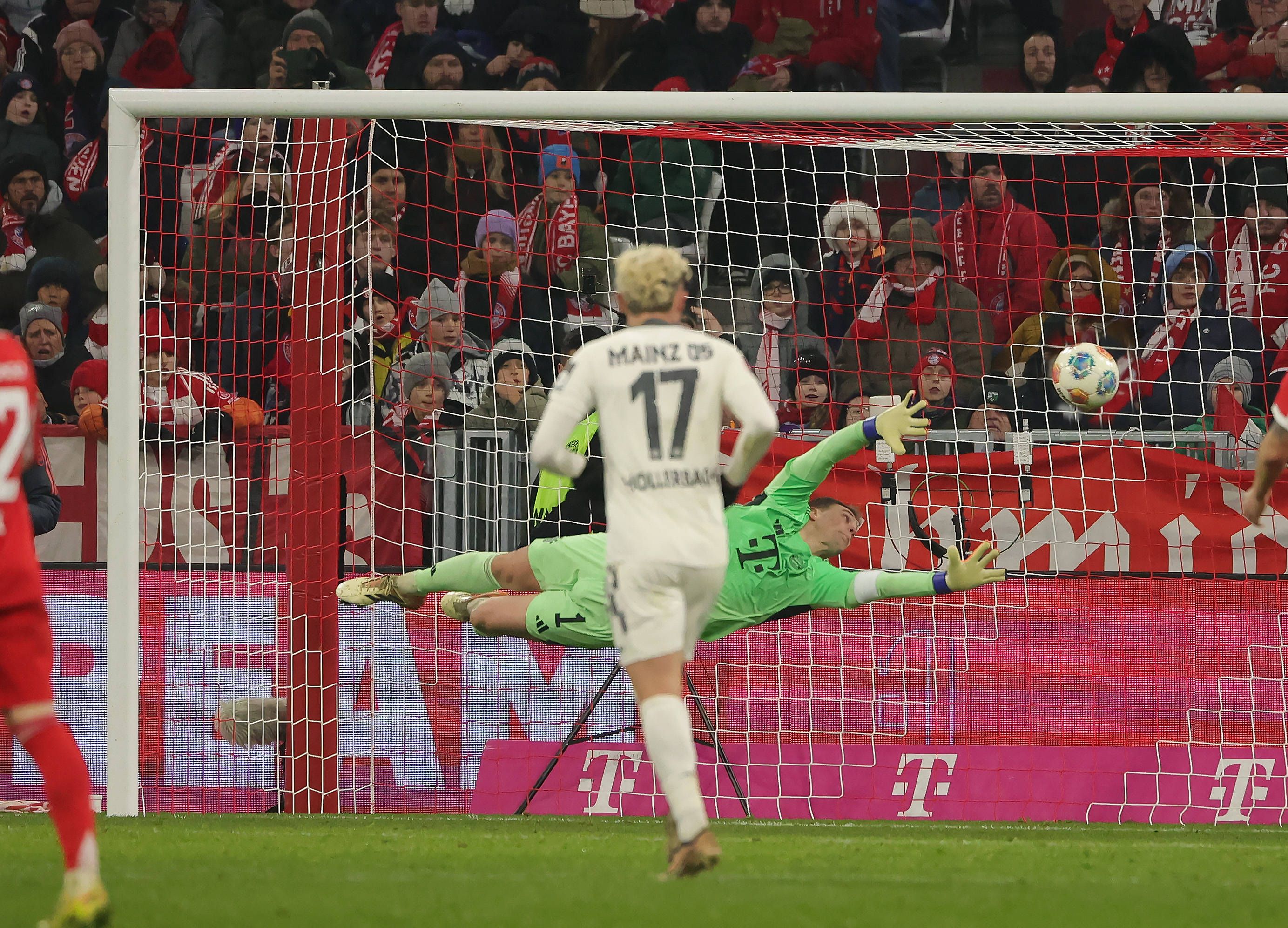 Heute.at - Star-Keeper Neuer fällt bei Bayern verletzt aus