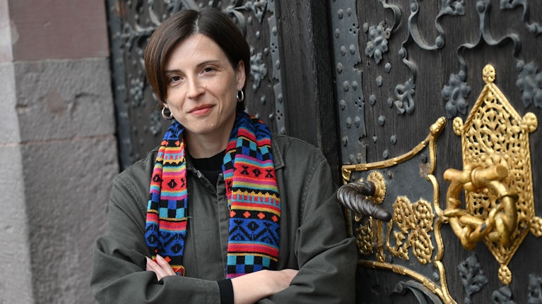 Noch kein Geschenk? Für andere? Für sich selbst? Hier sind acht erlesene Tipps. Bücher, die Preise gewannen, die von der Leserschaft verehrt werden oder die Angela Szivatz liebt. Die Newsflix-Autorin stellt ihre Favoriten für den Jahreswechsel vor.